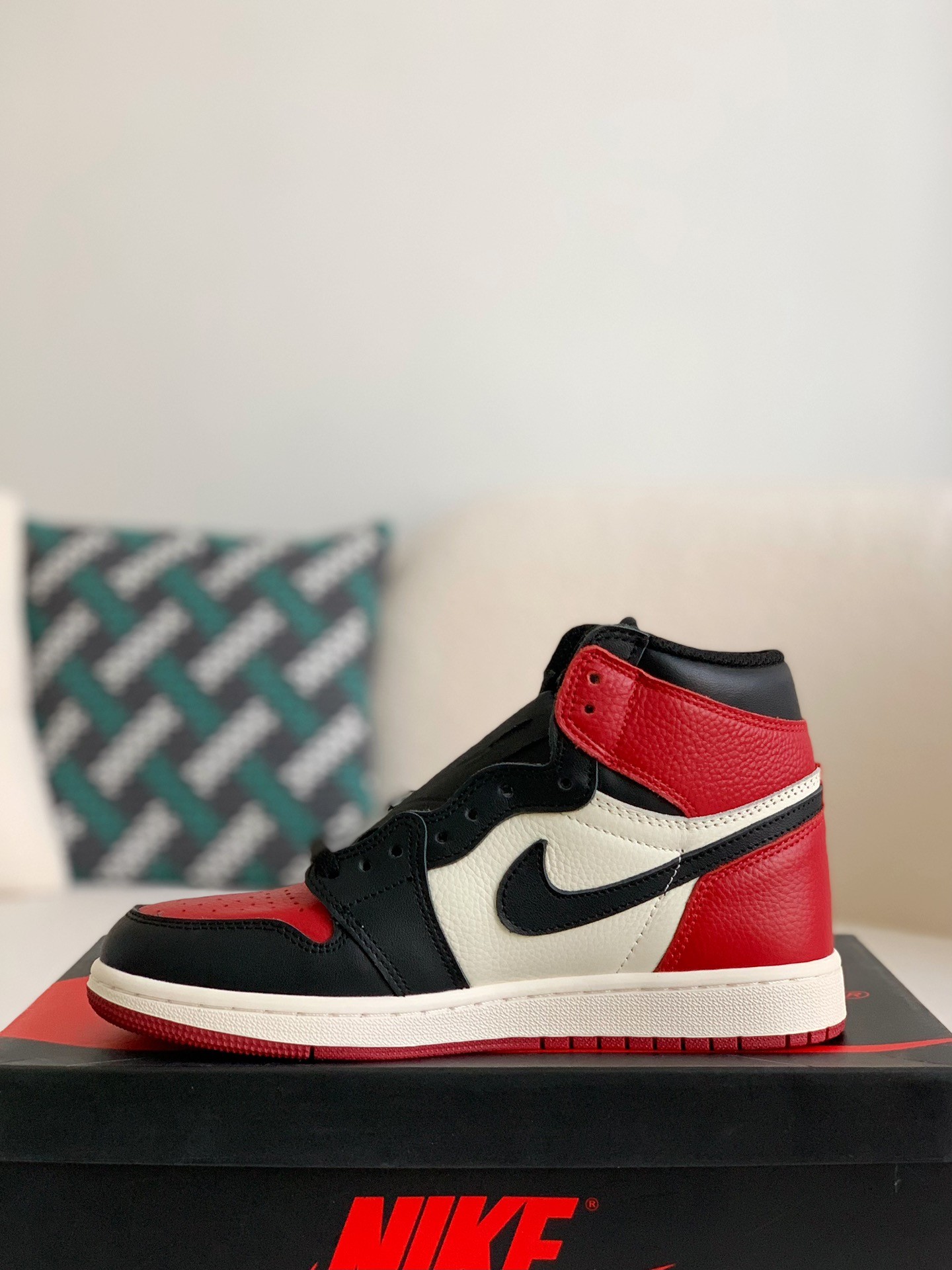 Air Jordan 1 Retro High OG Bred Toe