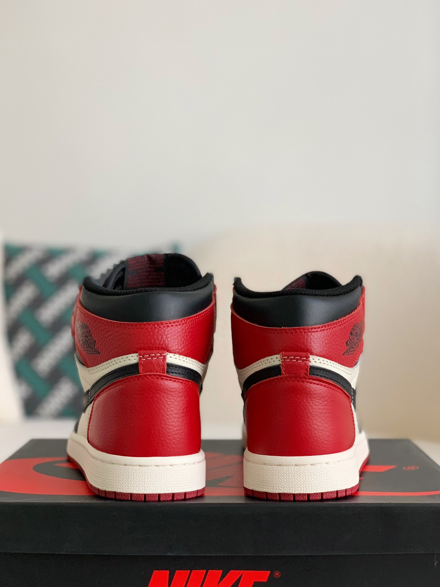 Air Jordan 1 Retro High OG Bred Toe