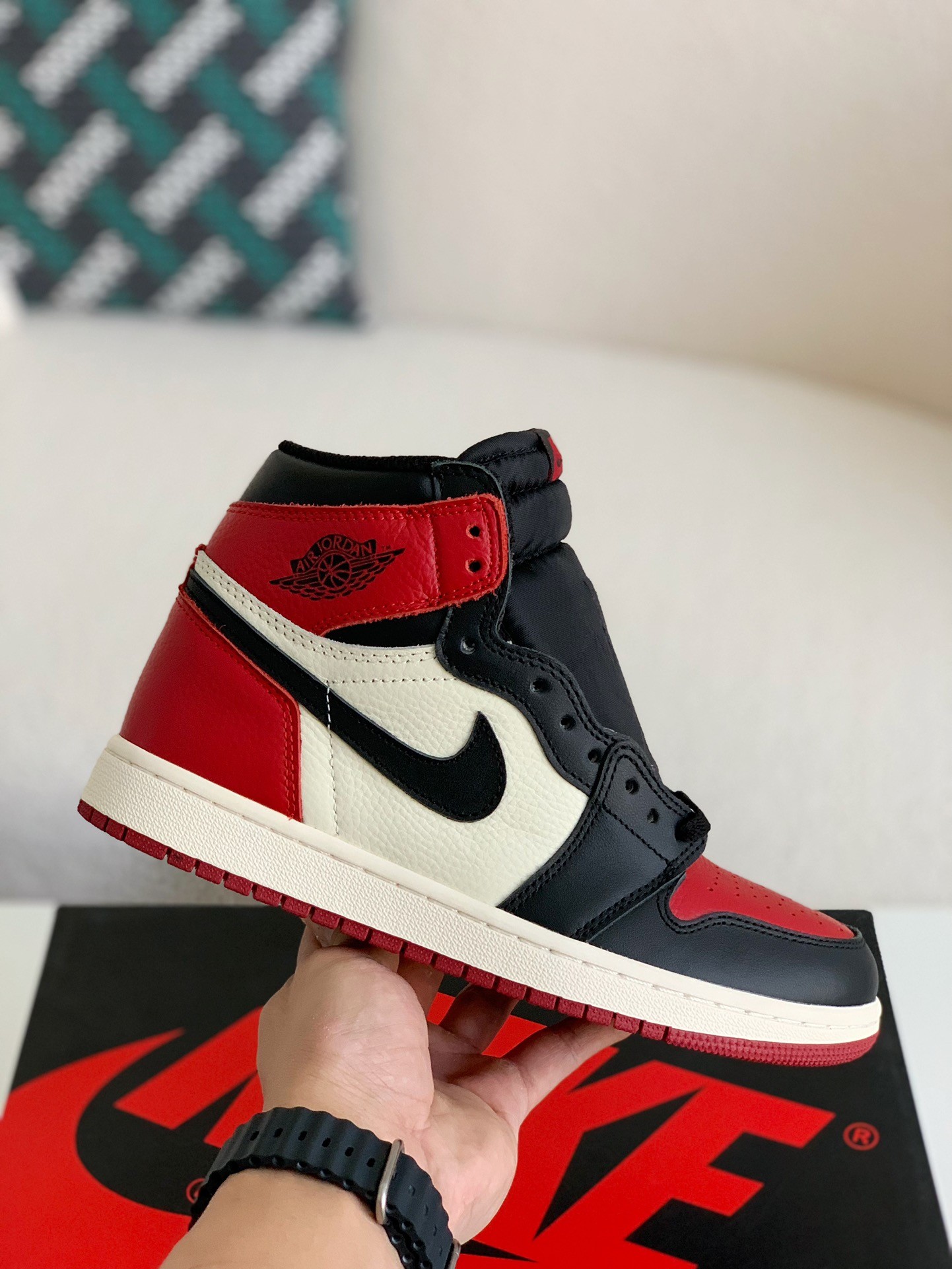 Air Jordan 1 Retro High OG Bred Toe