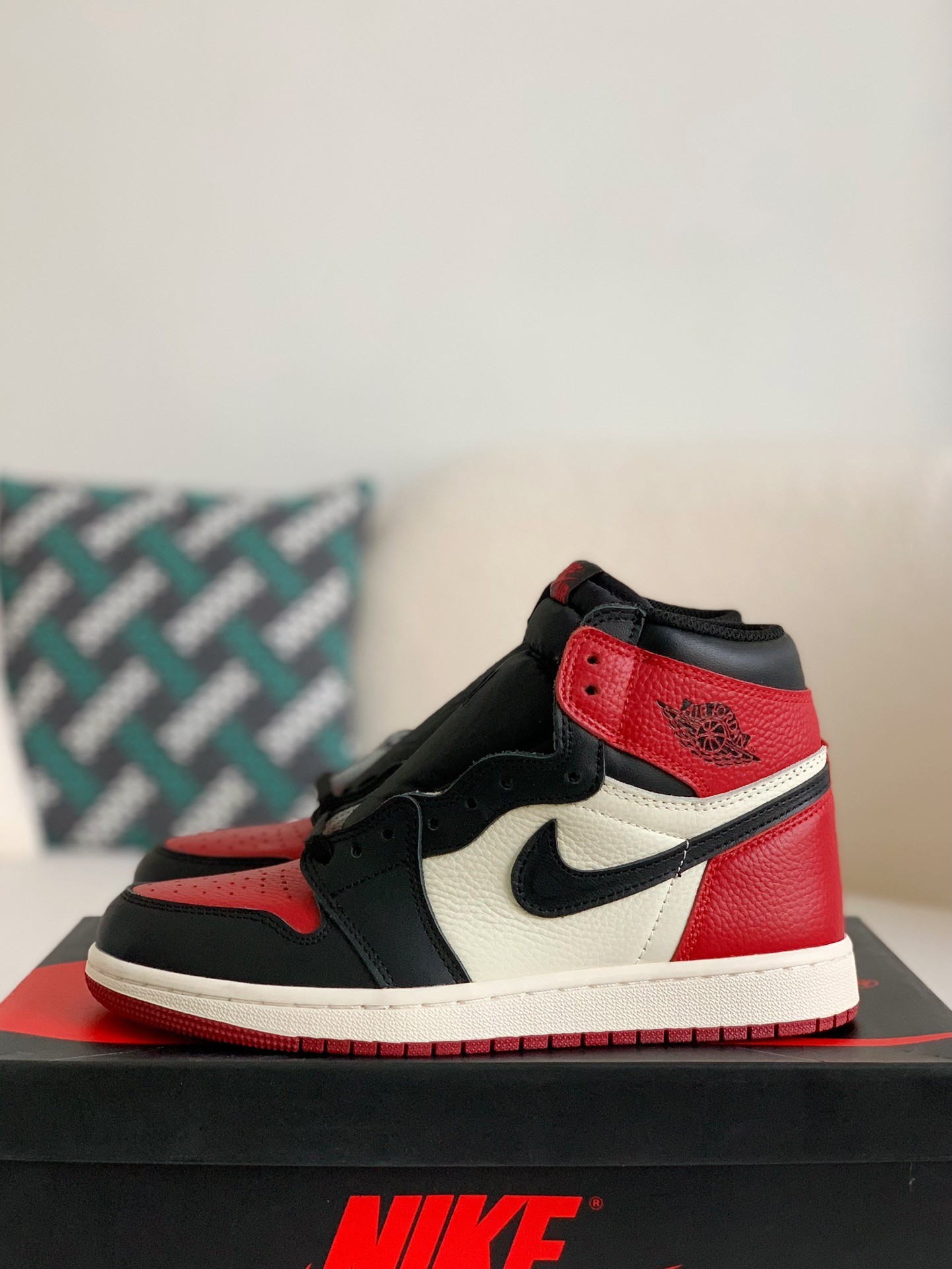 Air Jordan 1 Retro High OG Bred Toe