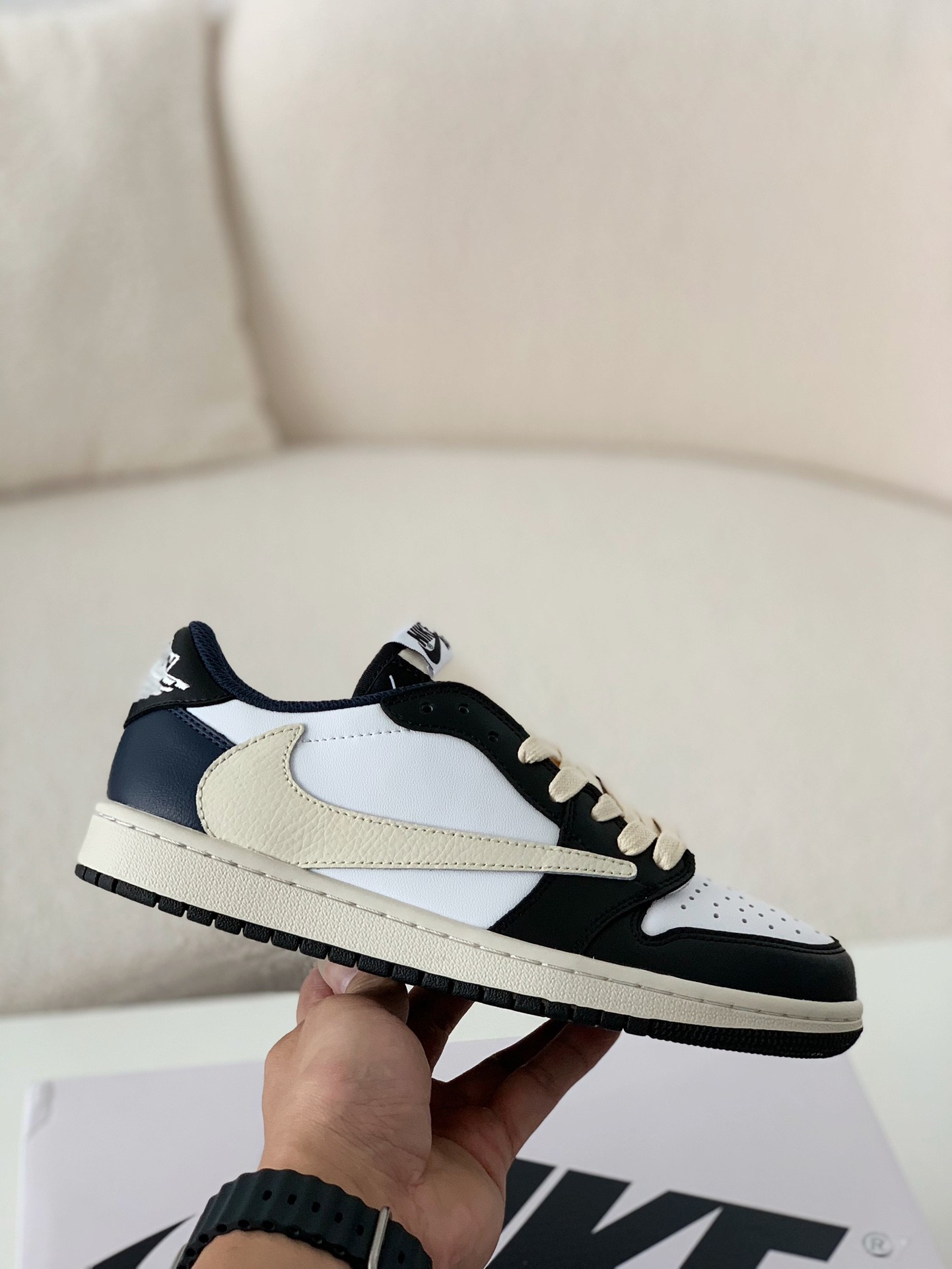 Travis Scott x Nike Dunk SB Low Sneakers