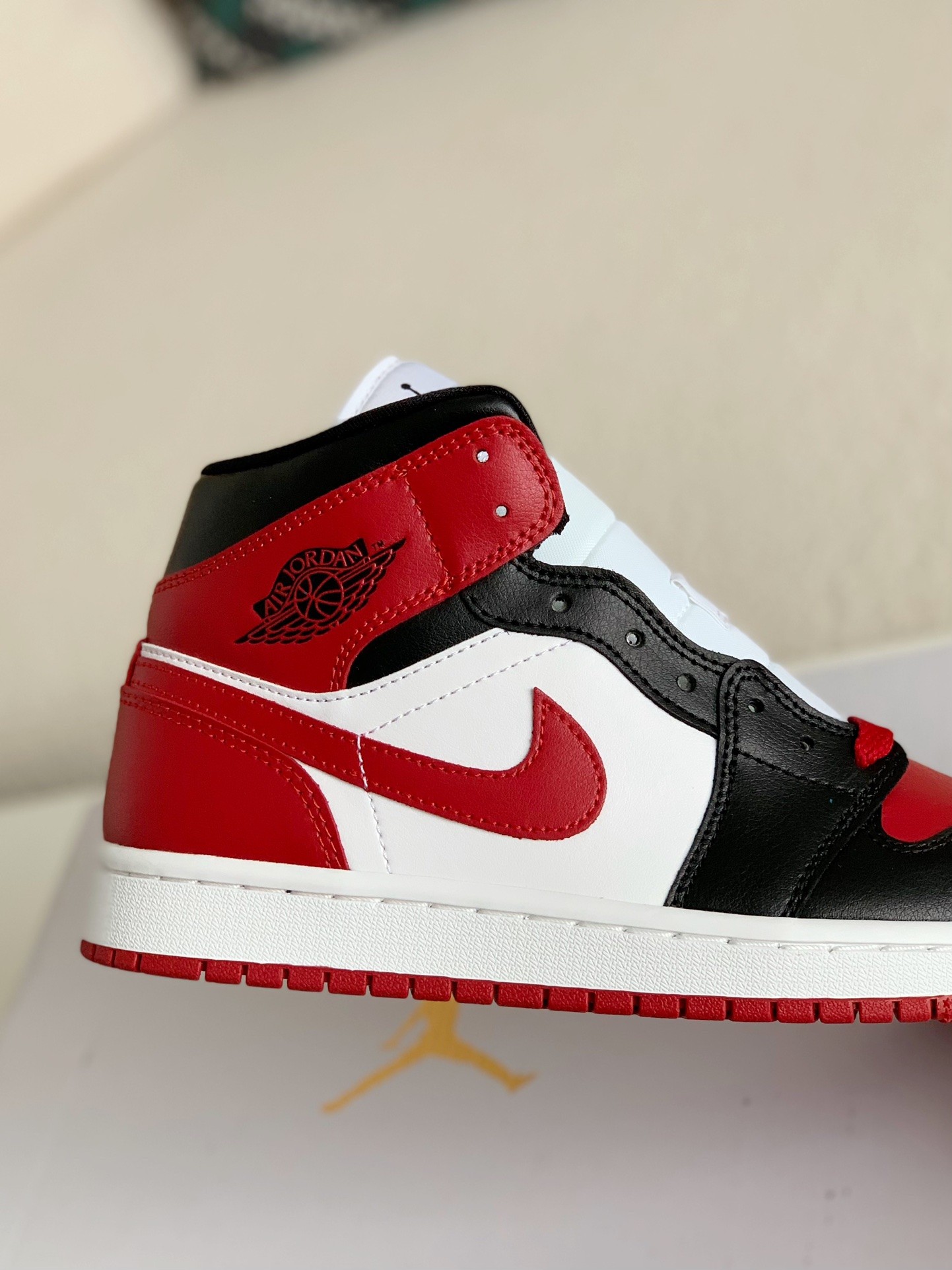 Nike Air Jordan 1 Retro High OG Bred Toe