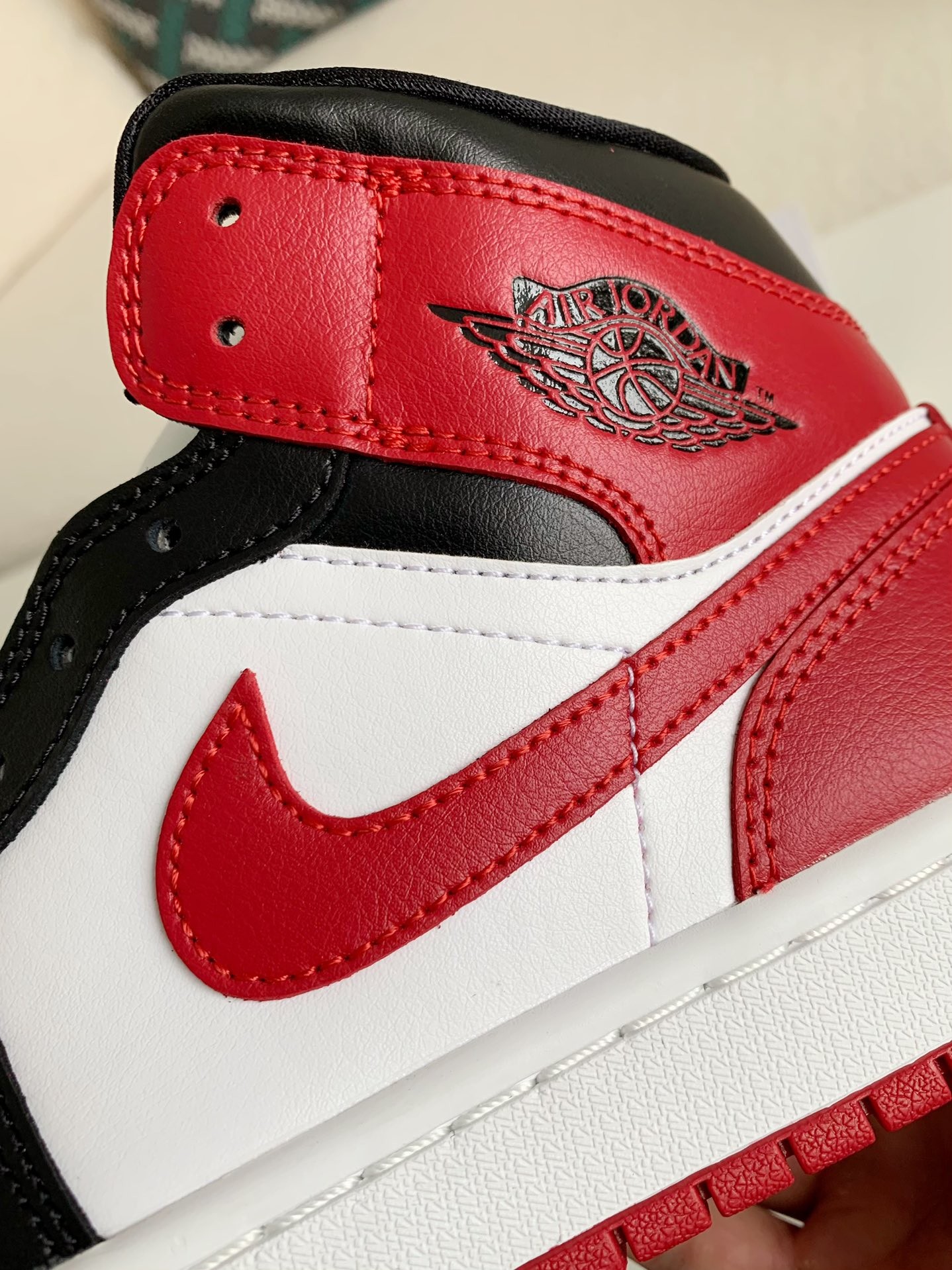 Nike Air Jordan 1 Retro High OG Bred Toe