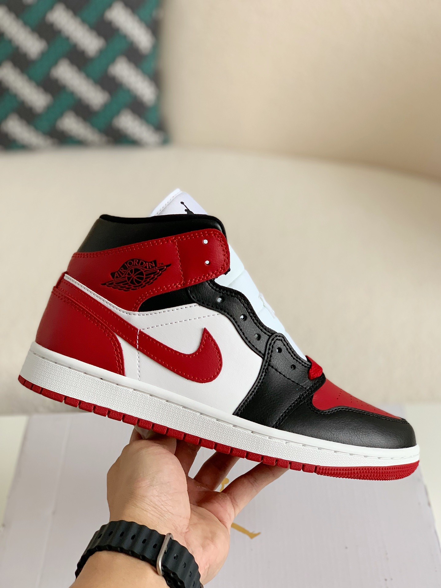 Nike Air Jordan 1 Retro High OG Bred Toe