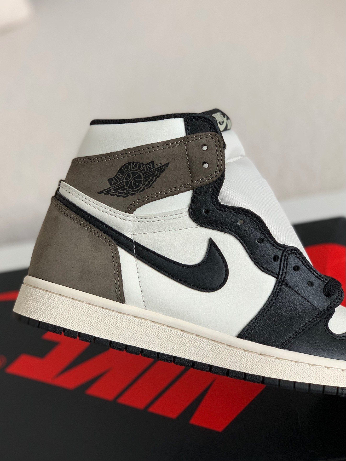 Nike Air Jordan 1 High Retro Og "Dark Mocha