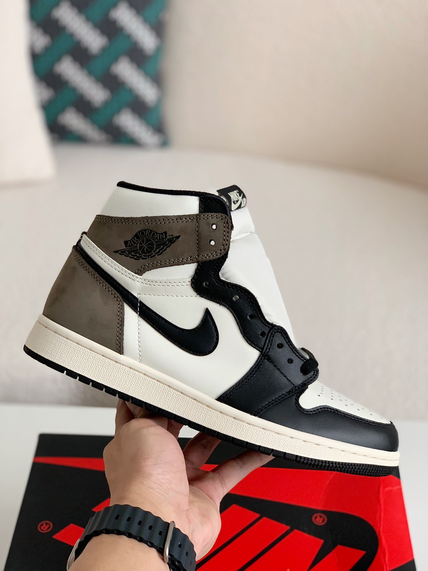 Nike Air Jordan 1 High Retro Og "Dark Mocha