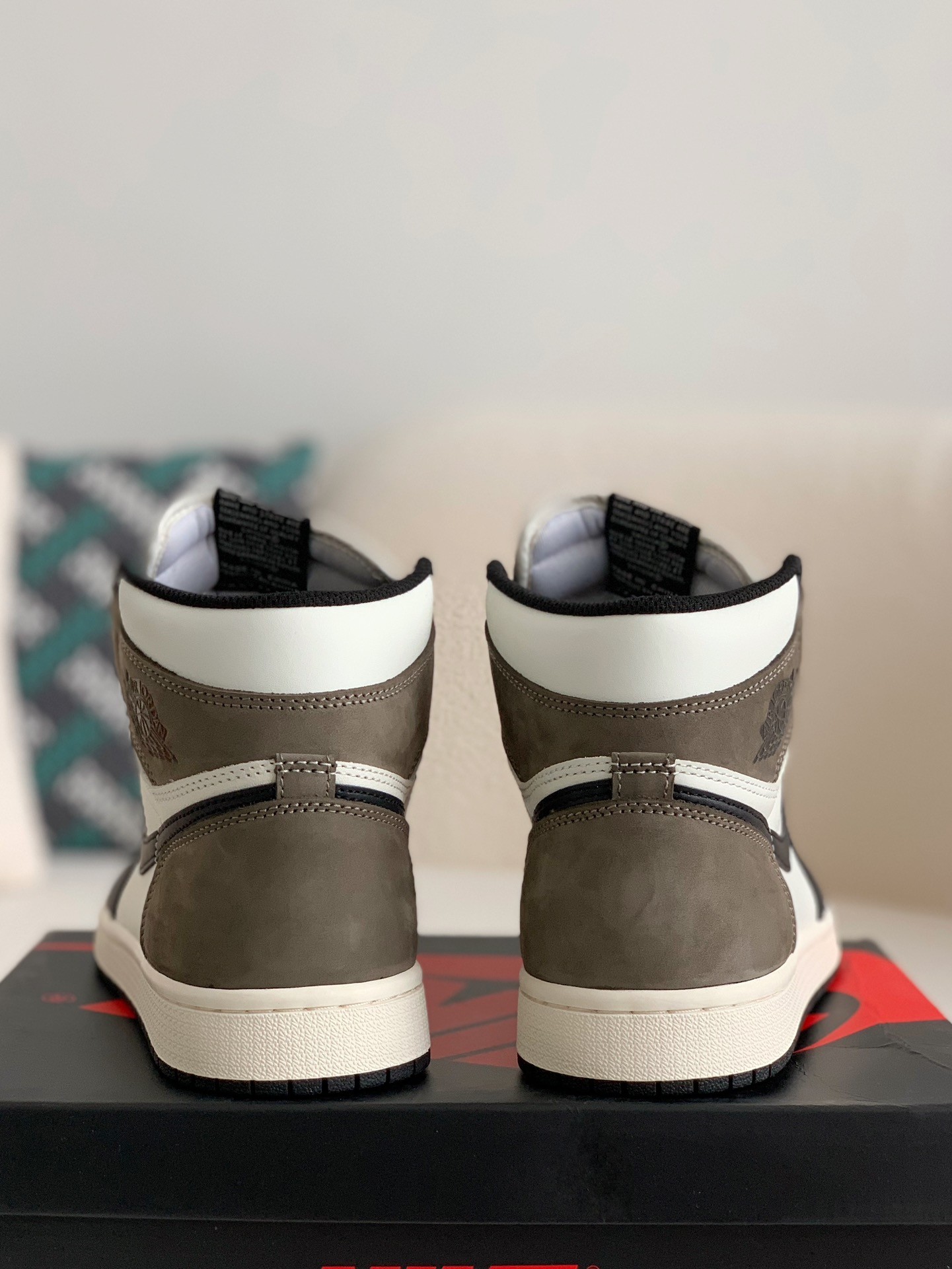 Nike Air Jordan 1 High Retro Og "Dark Mocha