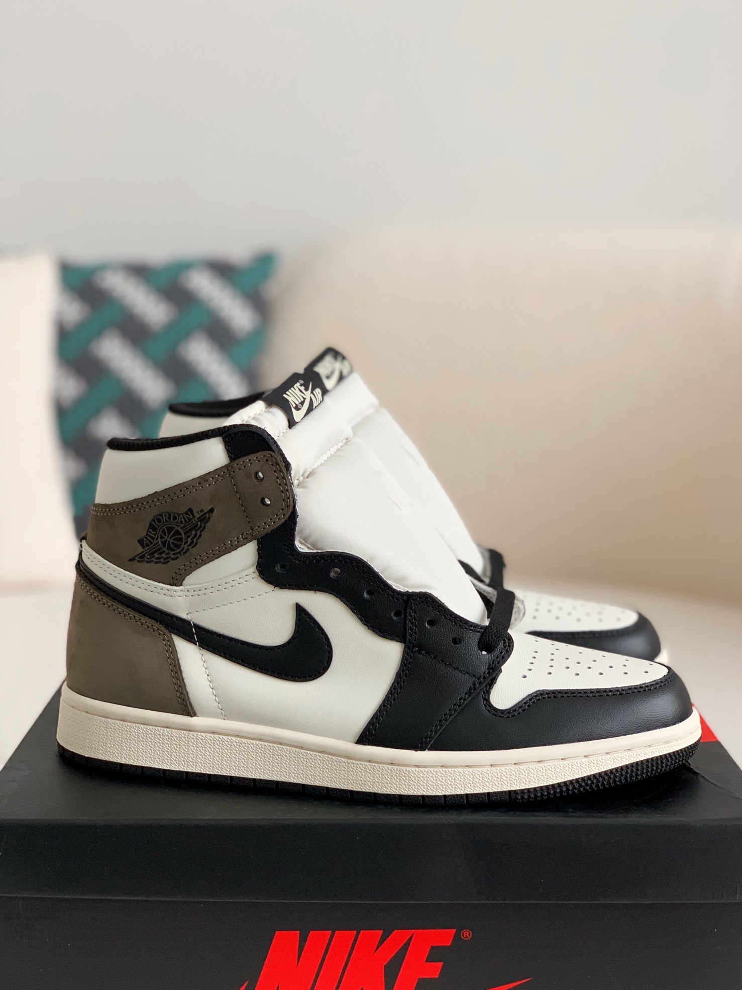 Nike Air Jordan 1 High Retro Og "Dark Mocha