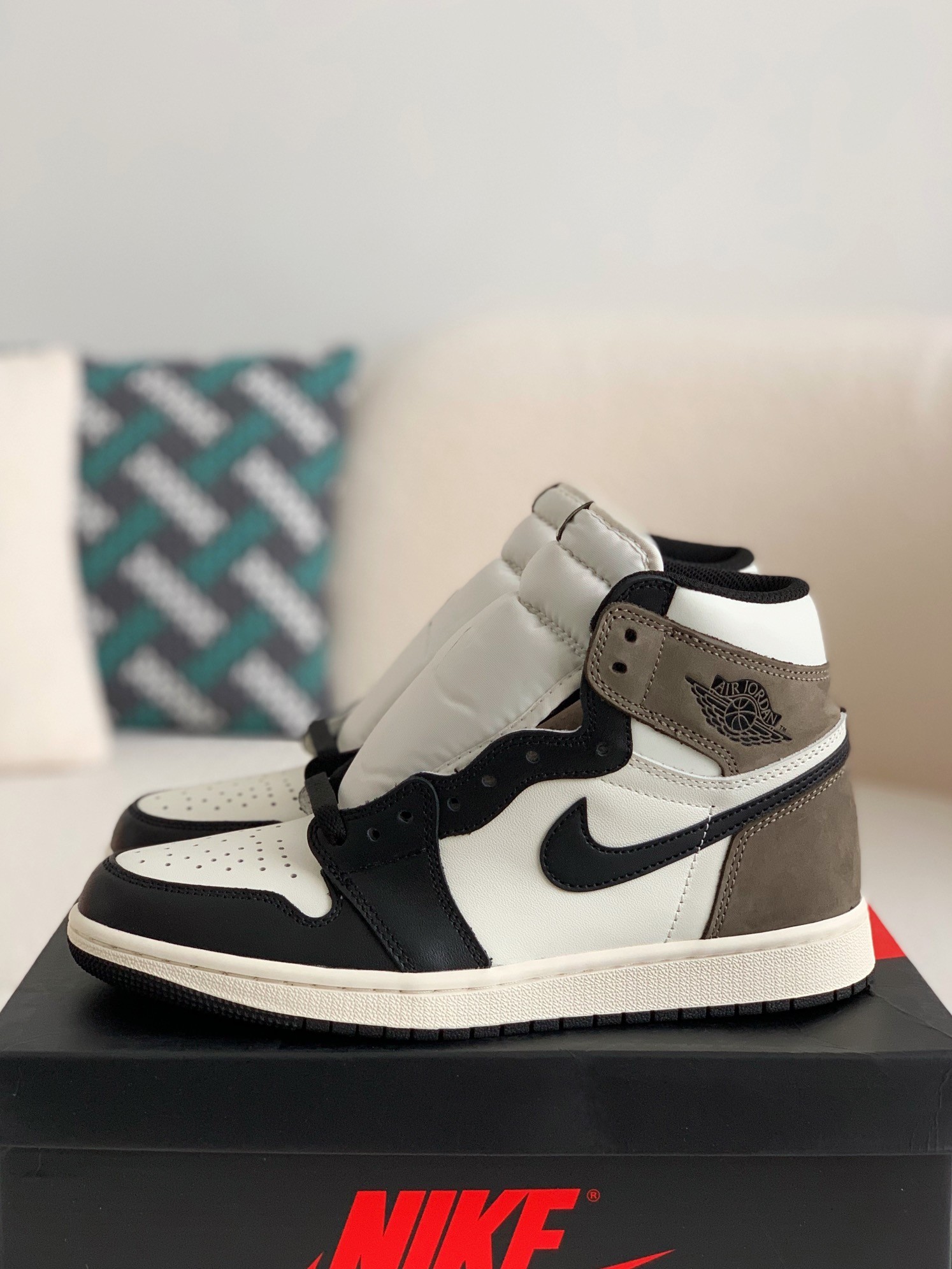 Nike Air Jordan 1 High Retro Og "Dark Mocha