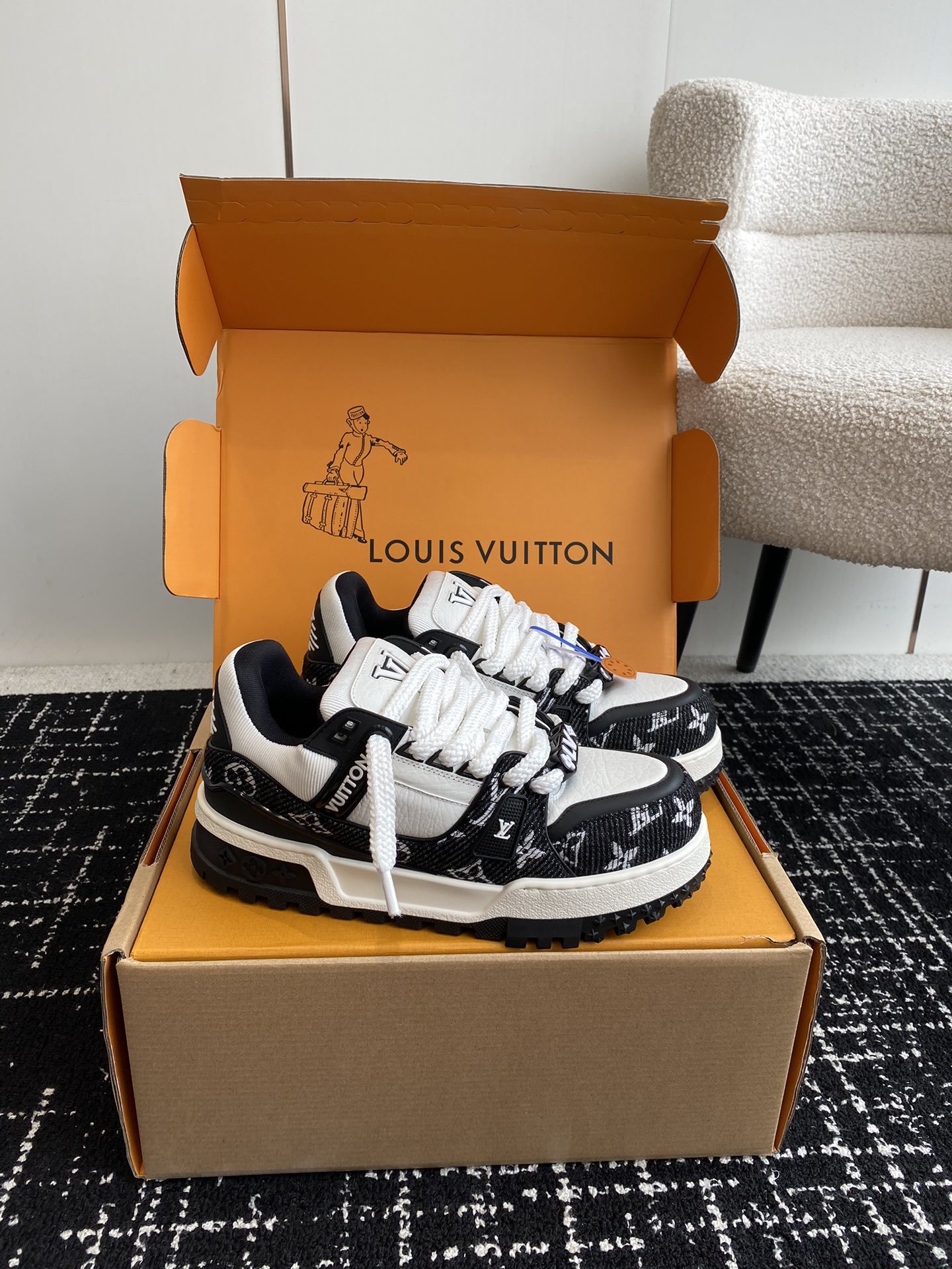 Plus Size 35-47 Biggest Size US13.5  LV Trainer Sneaker 