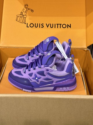 LOUIS VUITTON SNEAKERS