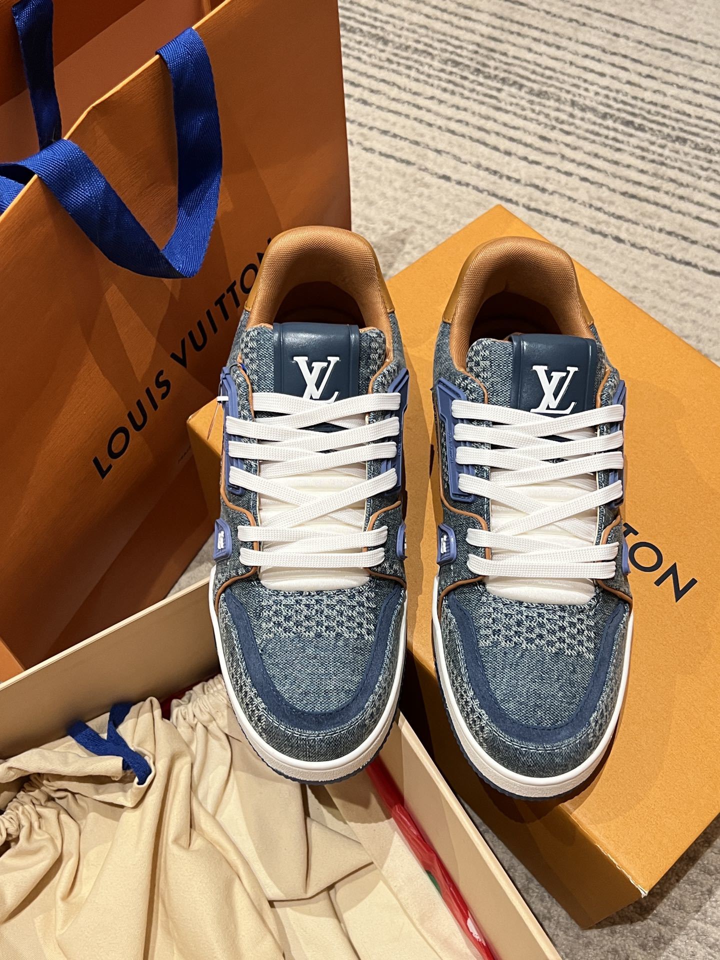 Plus Size 35-47 Biggest Size US13.5  LV Trainer Sneaker 