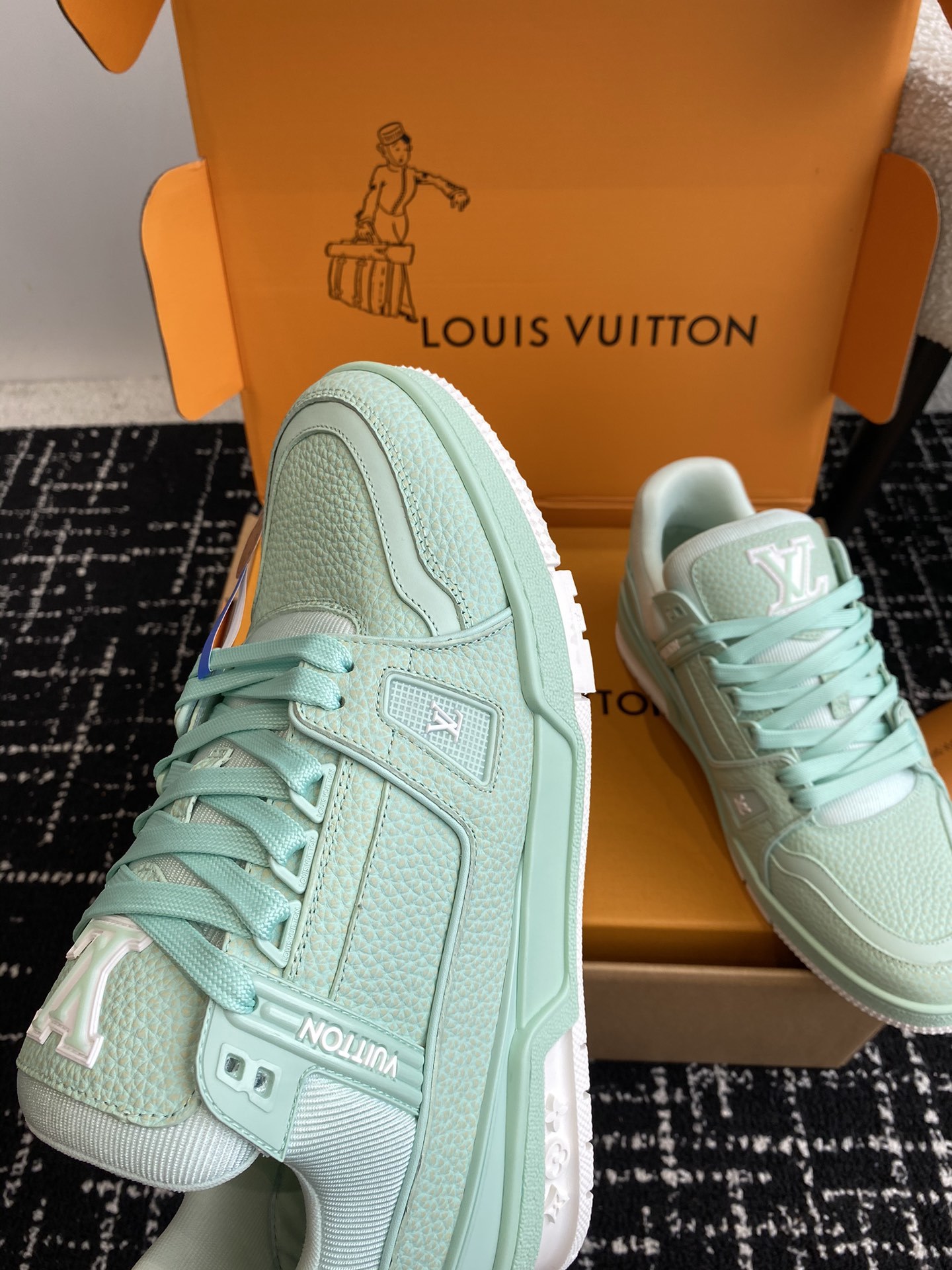 Plus Size 35-47 Biggest Size US13.5  LV Trainer Sneaker 