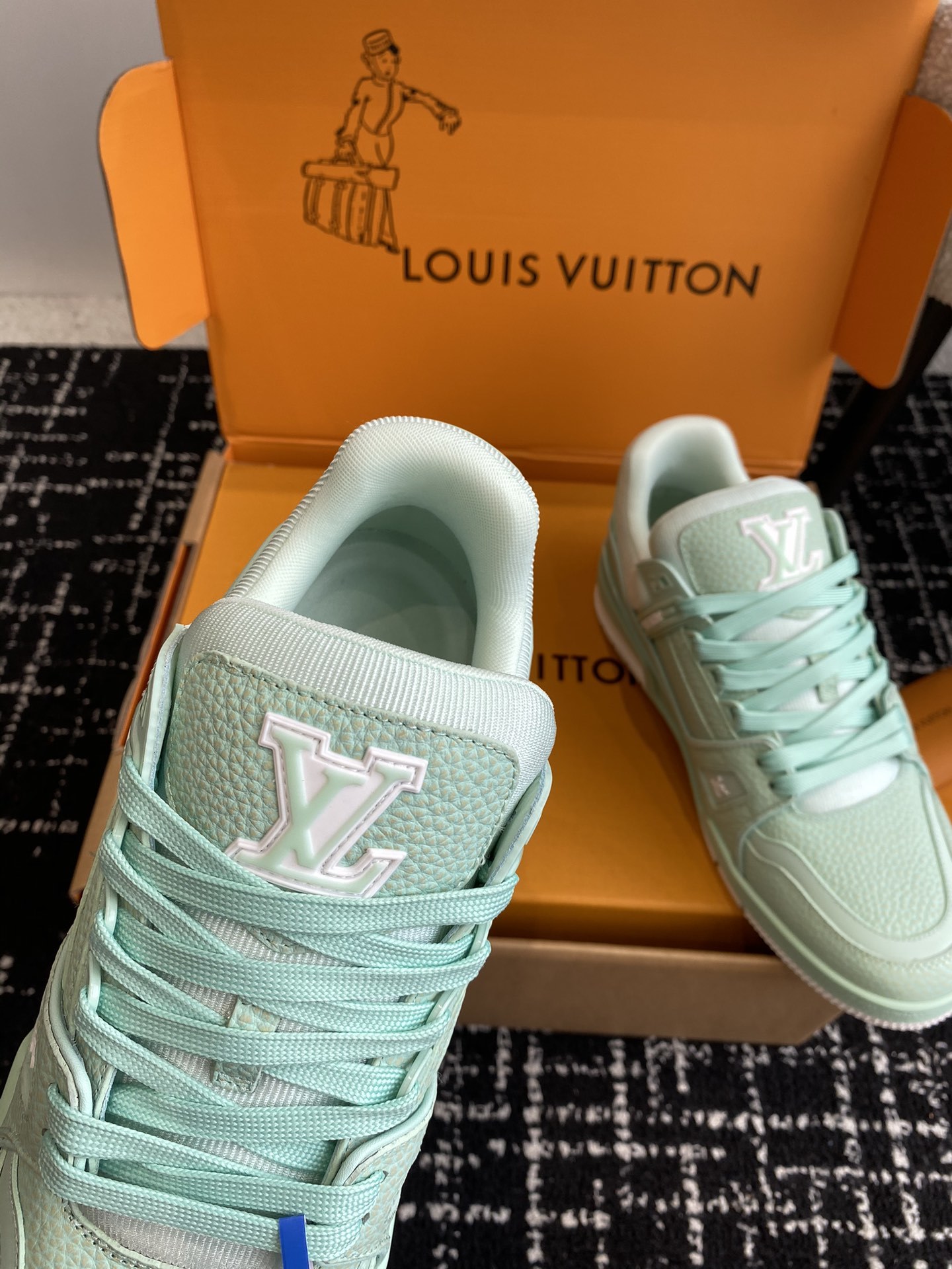 Plus Size 35-47 Biggest Size US13.5  LV Trainer Sneaker 