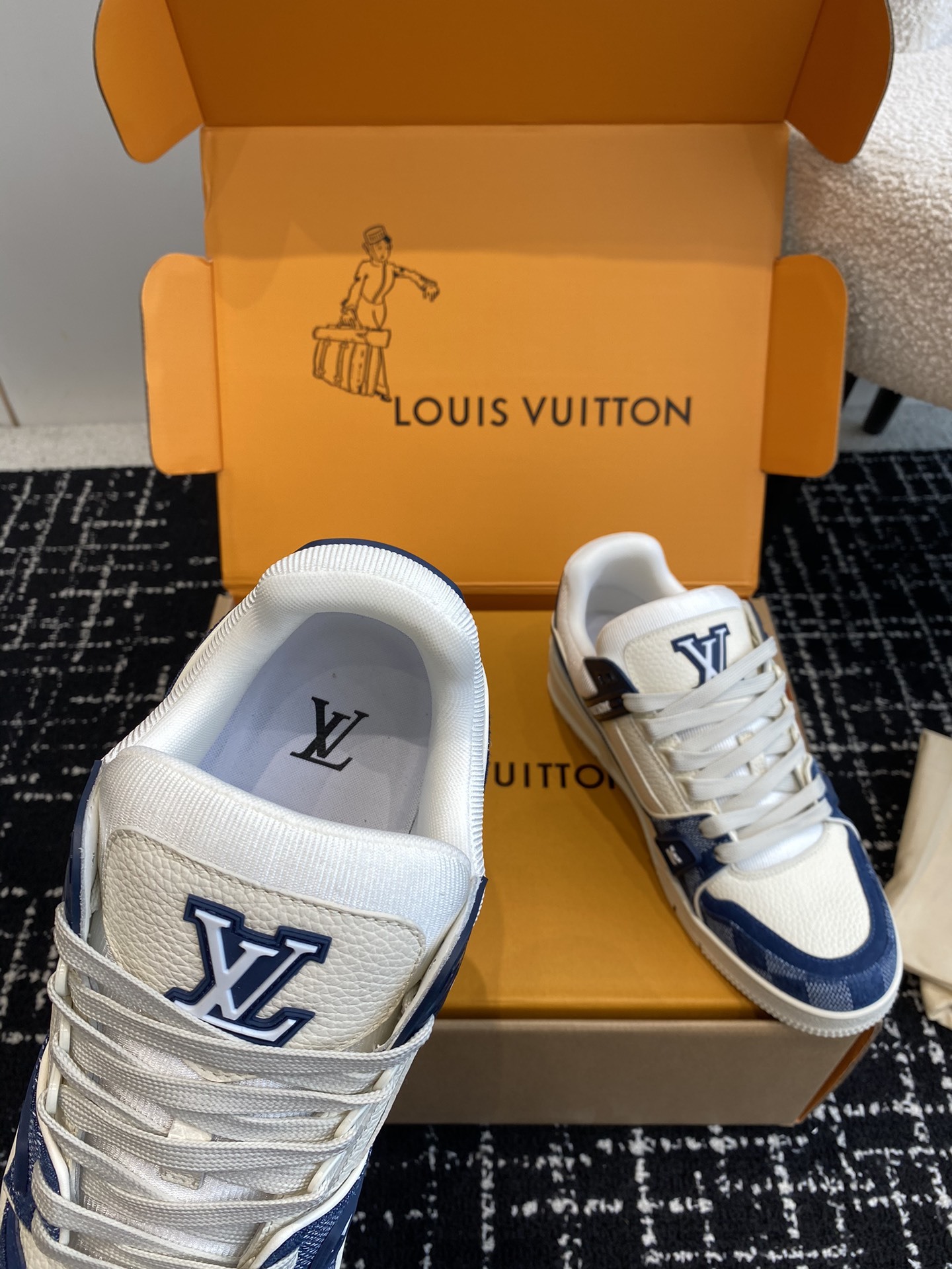 Plus Size 35-47 Biggest Size US13.5  LV Trainer Sneaker 