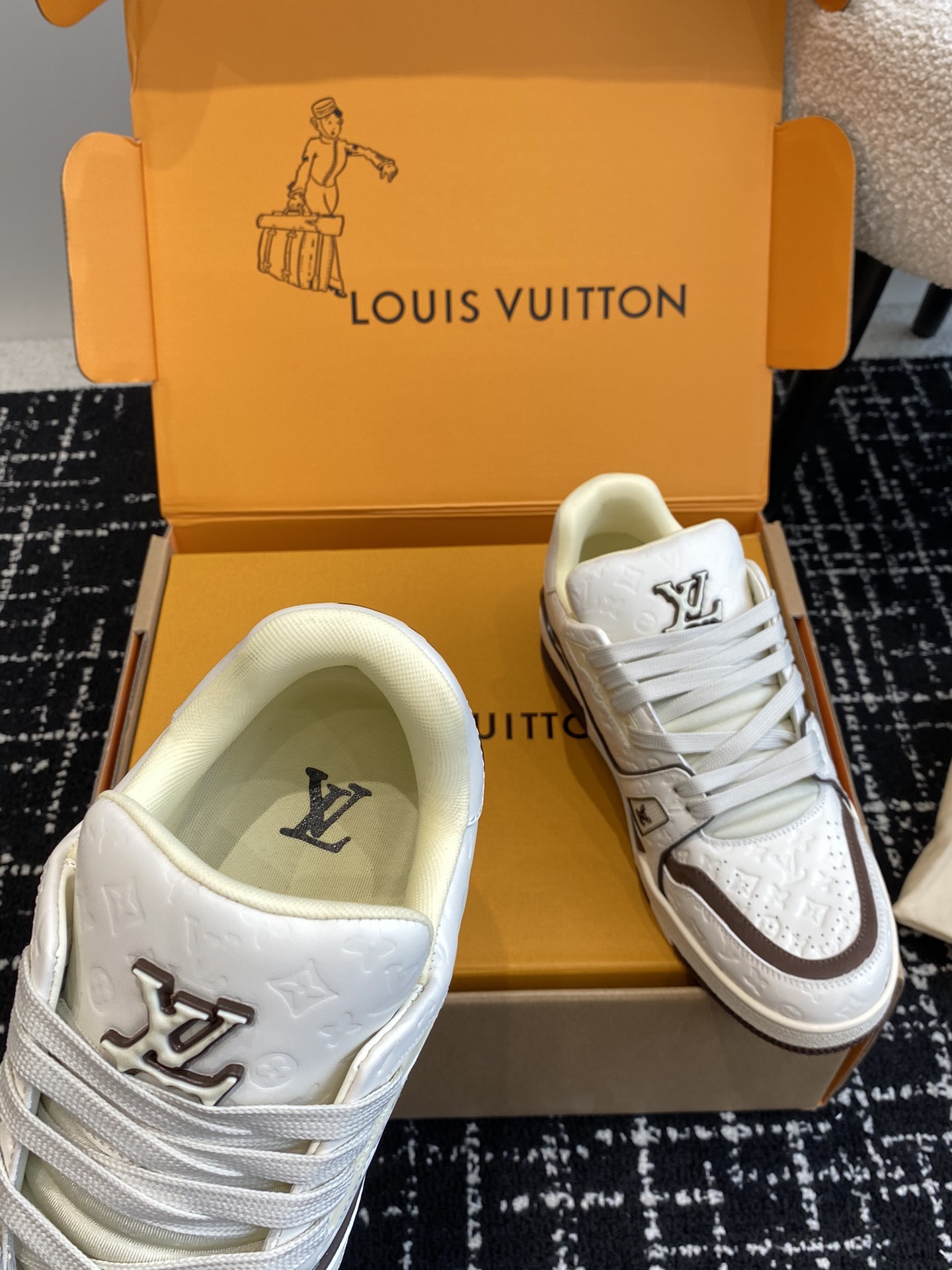 Plus Size 35-47 Biggest Size US13.5  LV Trainer Sneaker 