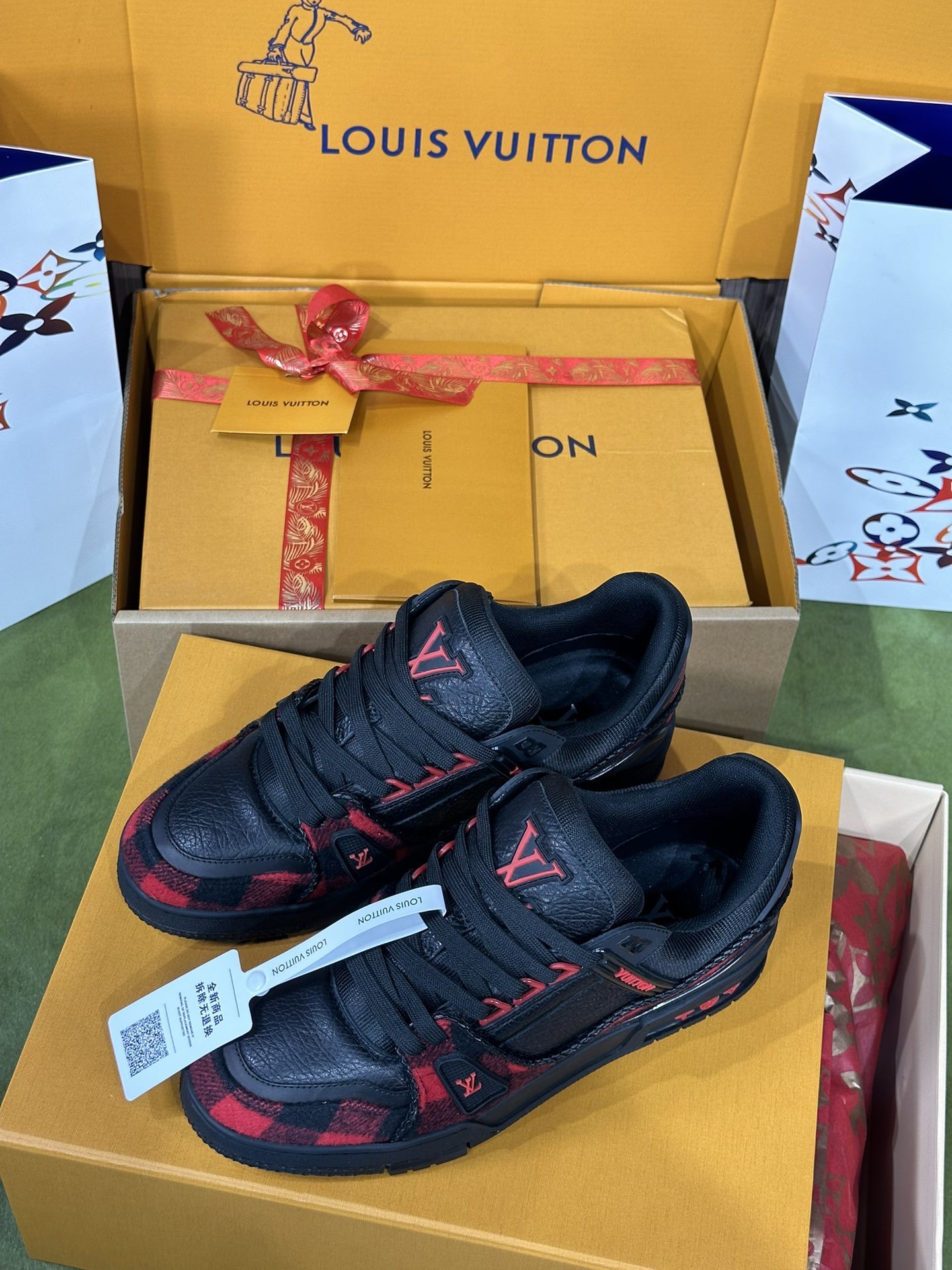 1AD7MY LV Trainer Sneaker  Louis Vuitton 