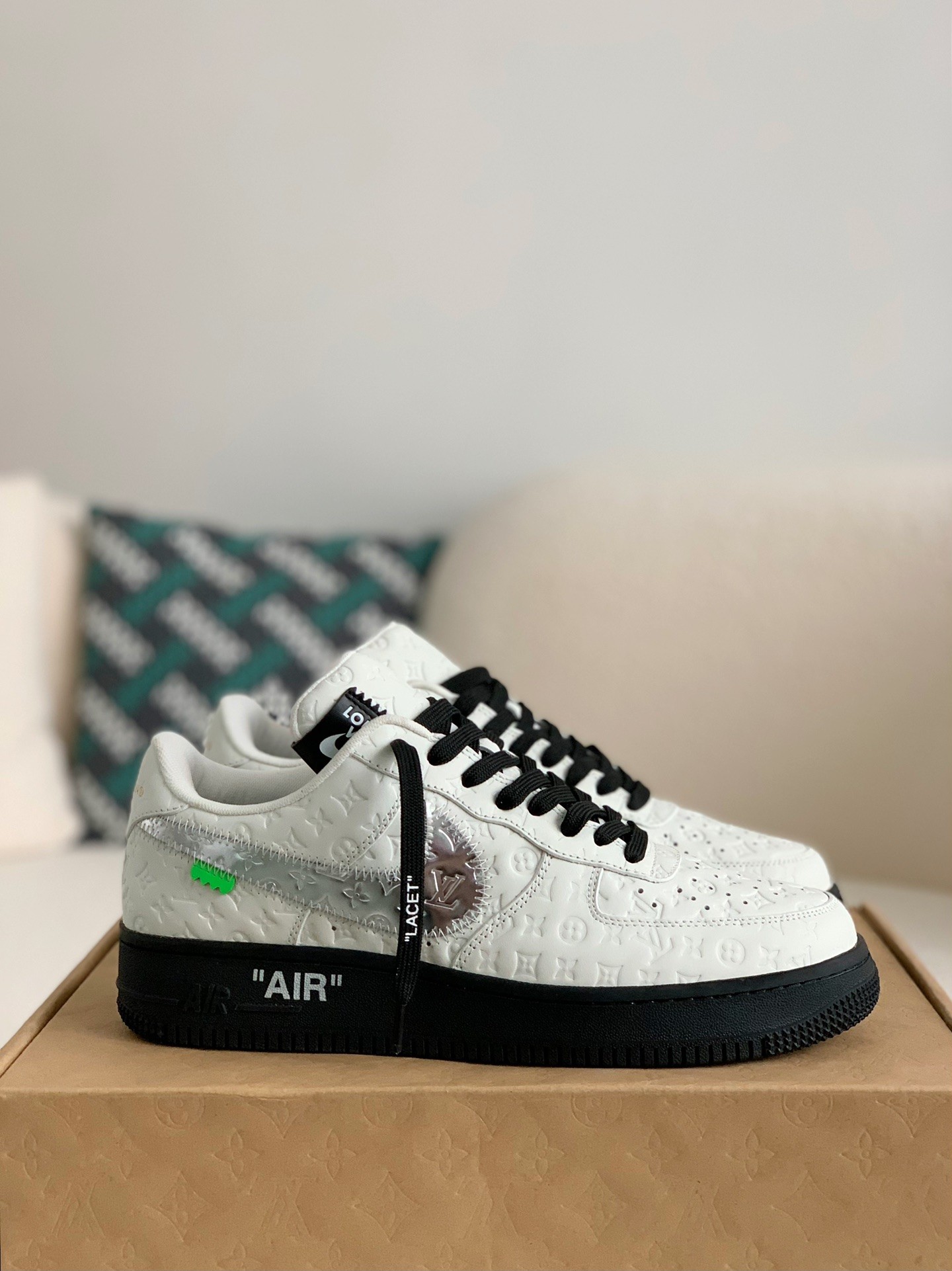 LOUIS VUITTON X NIKE AIR FORCE 1 SNEAKER