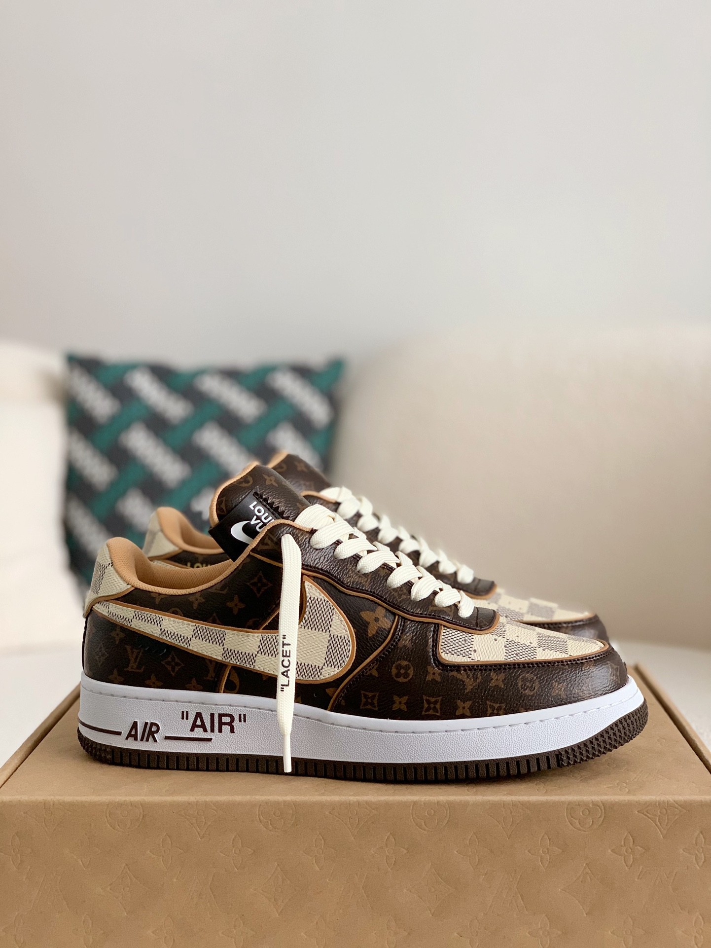 LOUIS VUITTON X NIKE AIR FORCE 1 Sneaker