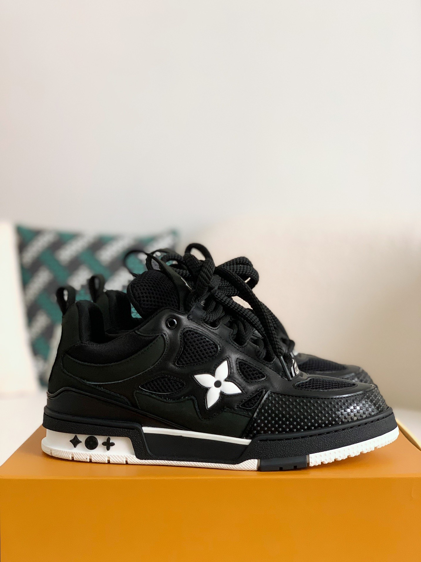 LOUIS VUITTON TRAINER Sneakers