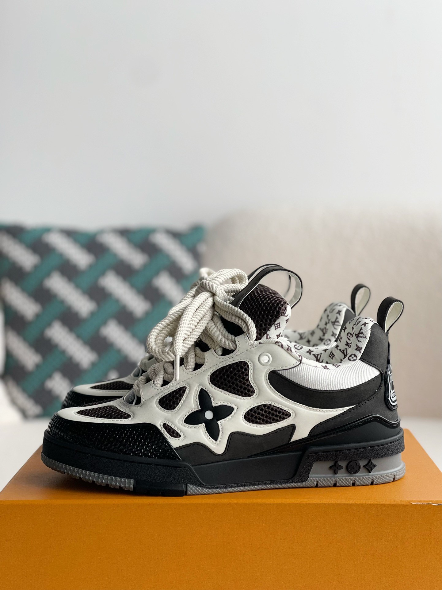 LOUIS VUITTON Skate Sneaker