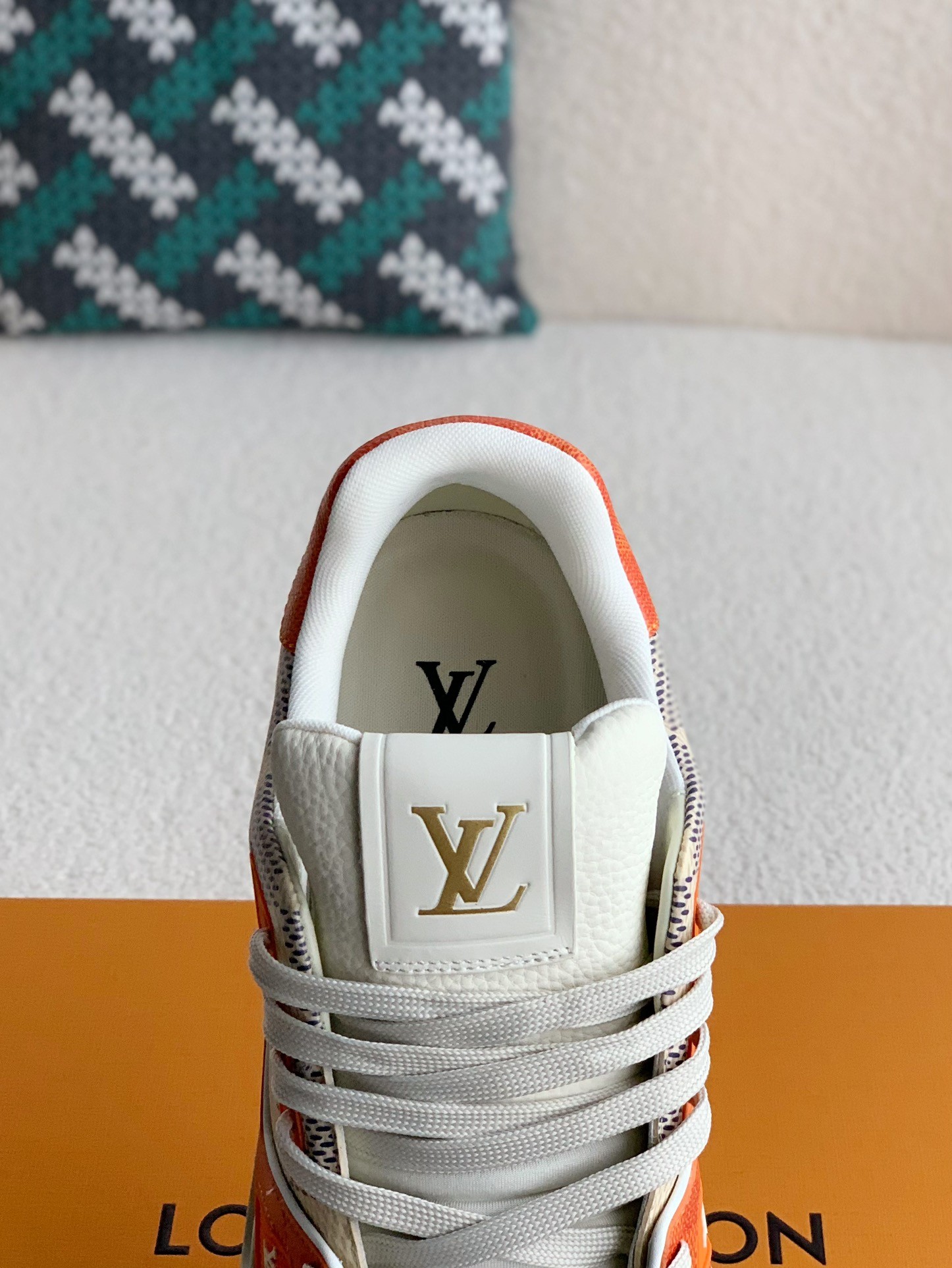 LOUIS VUITTON SNEAKERS