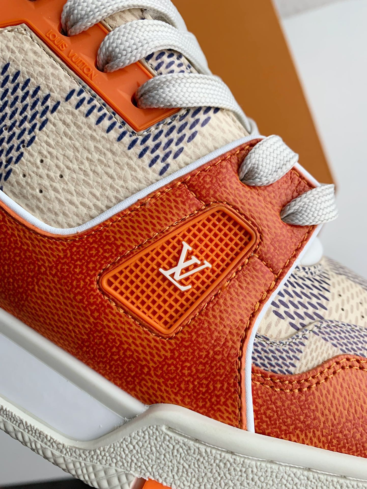 LOUIS VUITTON SNEAKERS