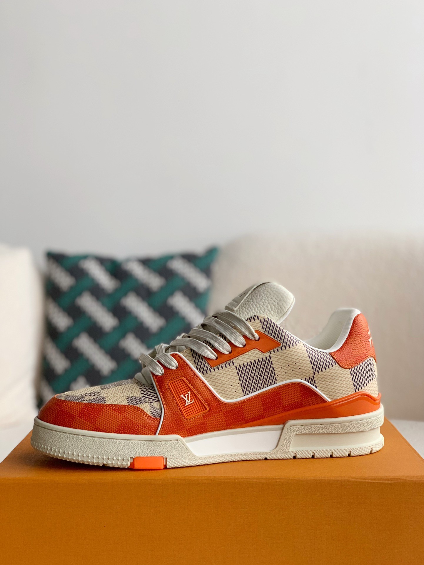 LOUIS VUITTON SNEAKERS