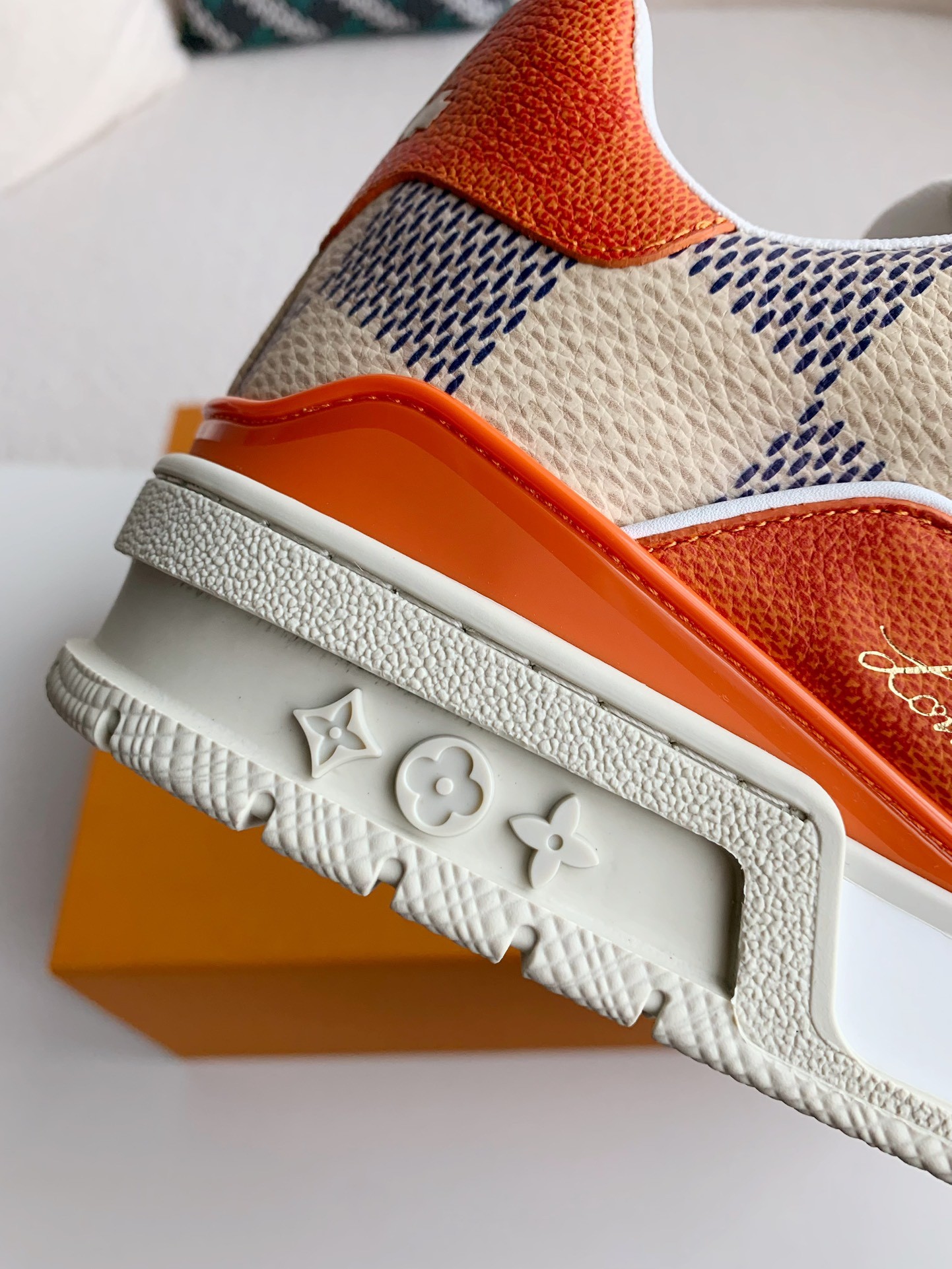 LOUIS VUITTON SNEAKERS