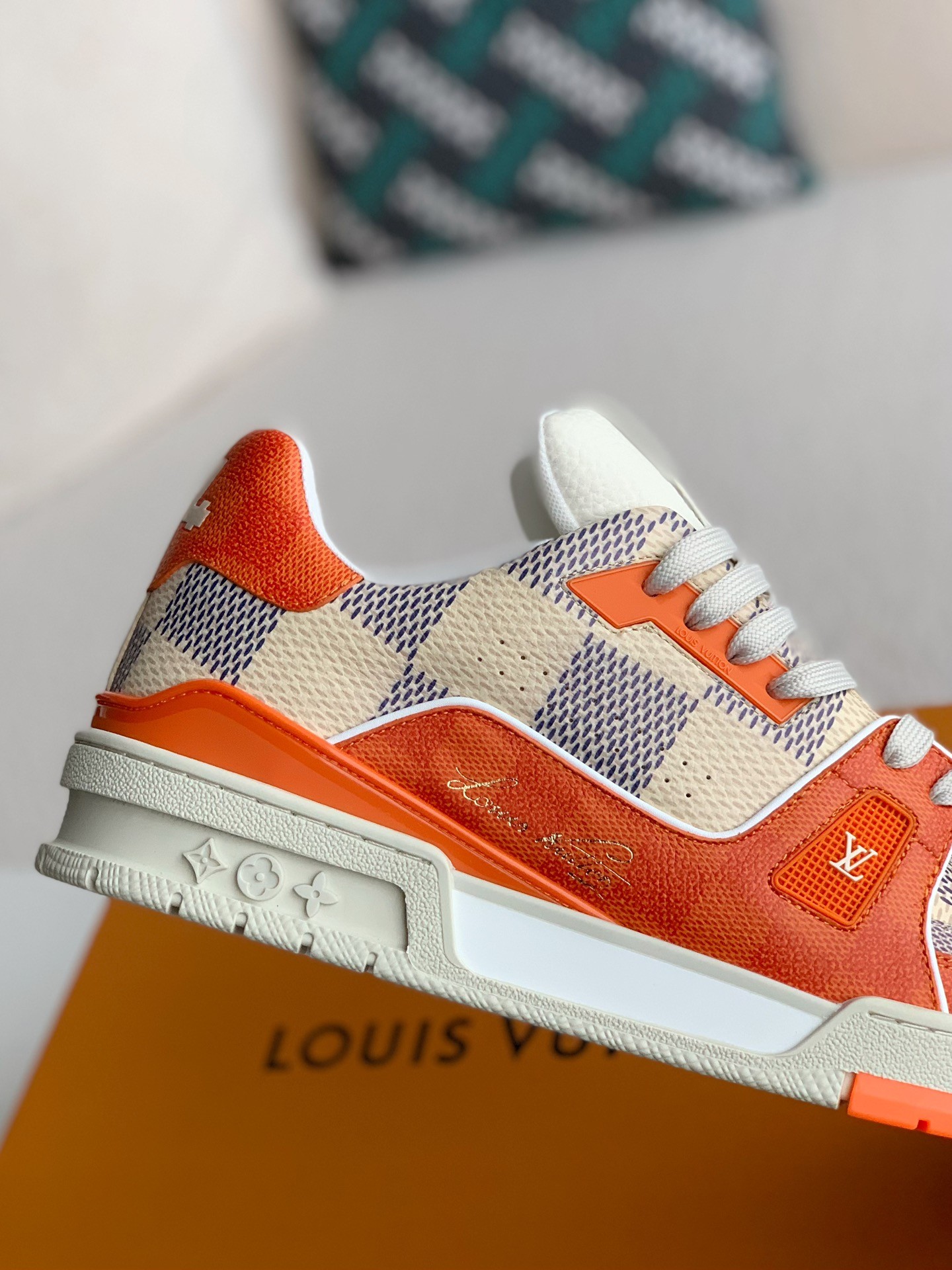 LOUIS VUITTON SNEAKERS