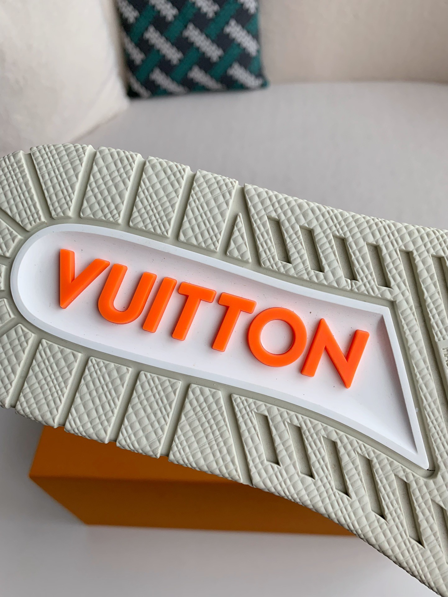 LOUIS VUITTON SNEAKERS