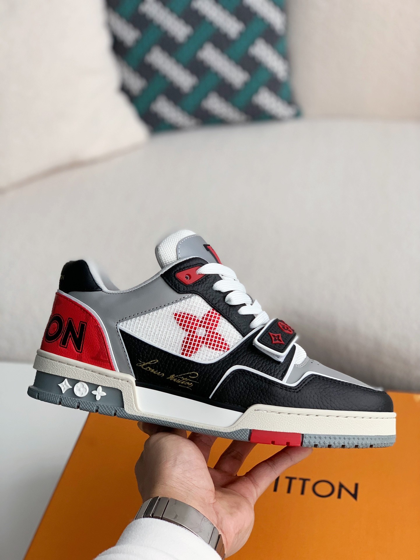 LOUIS VUITTON RUNNER TATIC sneakers