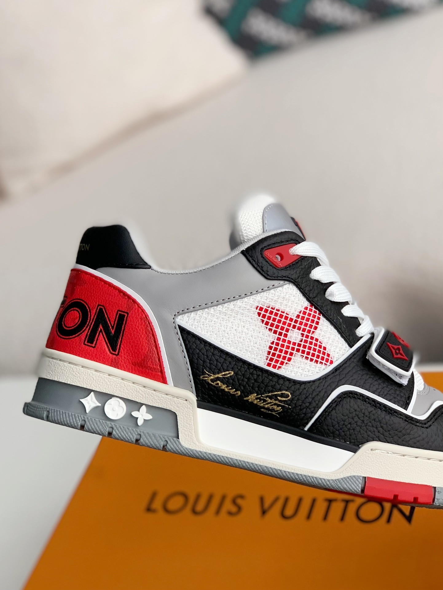 LOUIS VUITTON RUNNER TATIC sneakers