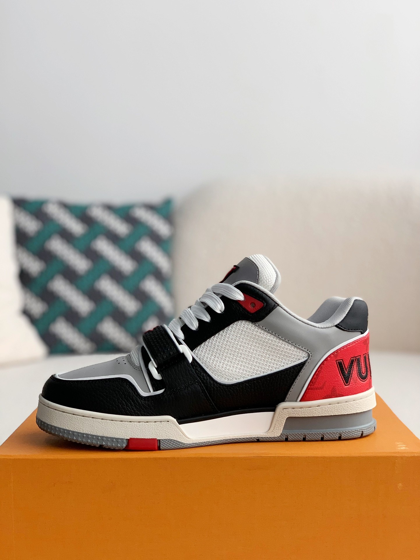 LOUIS VUITTON RUNNER TATIC sneakers