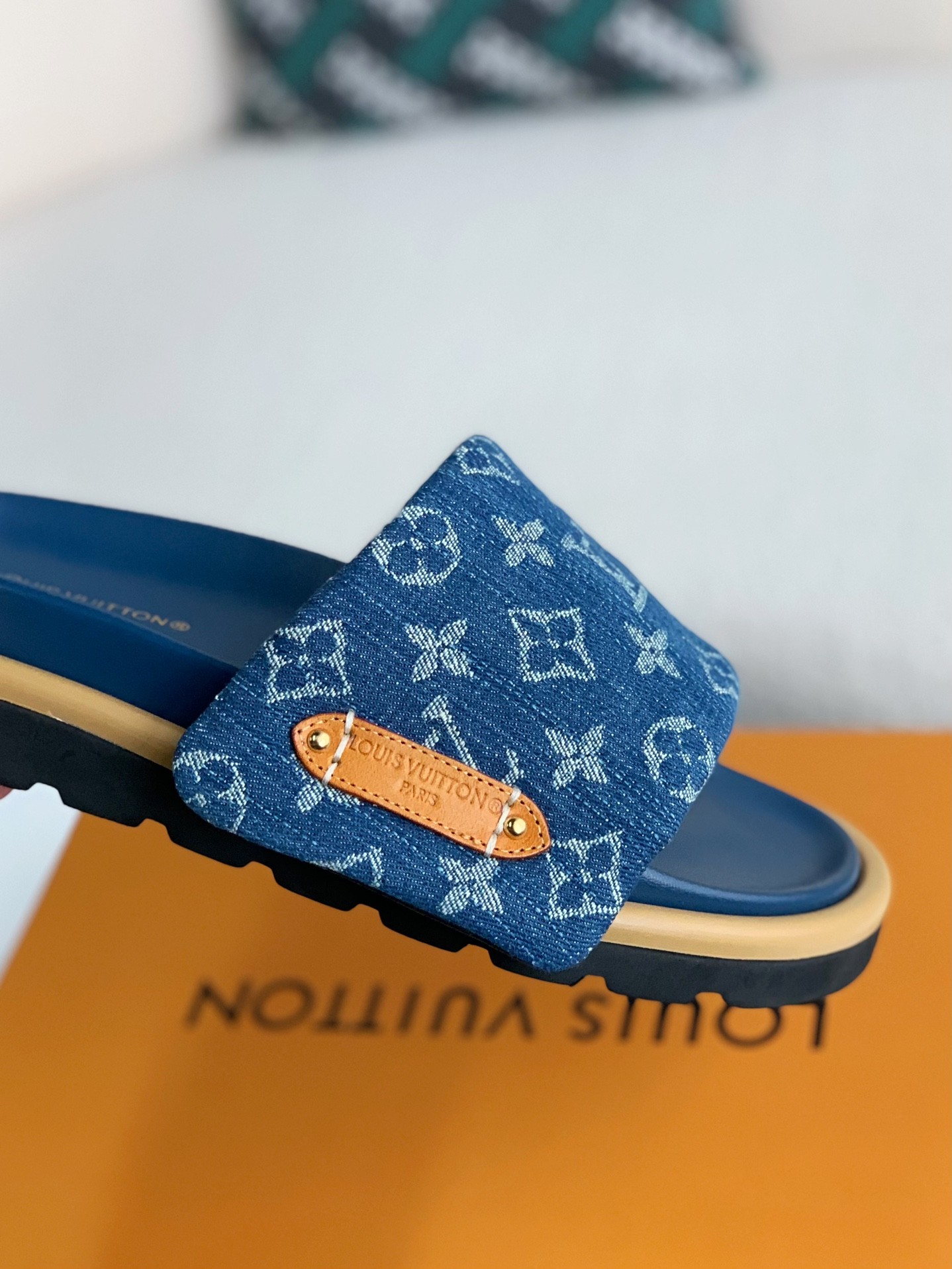 LOUIS VUITTON SLIPPERS