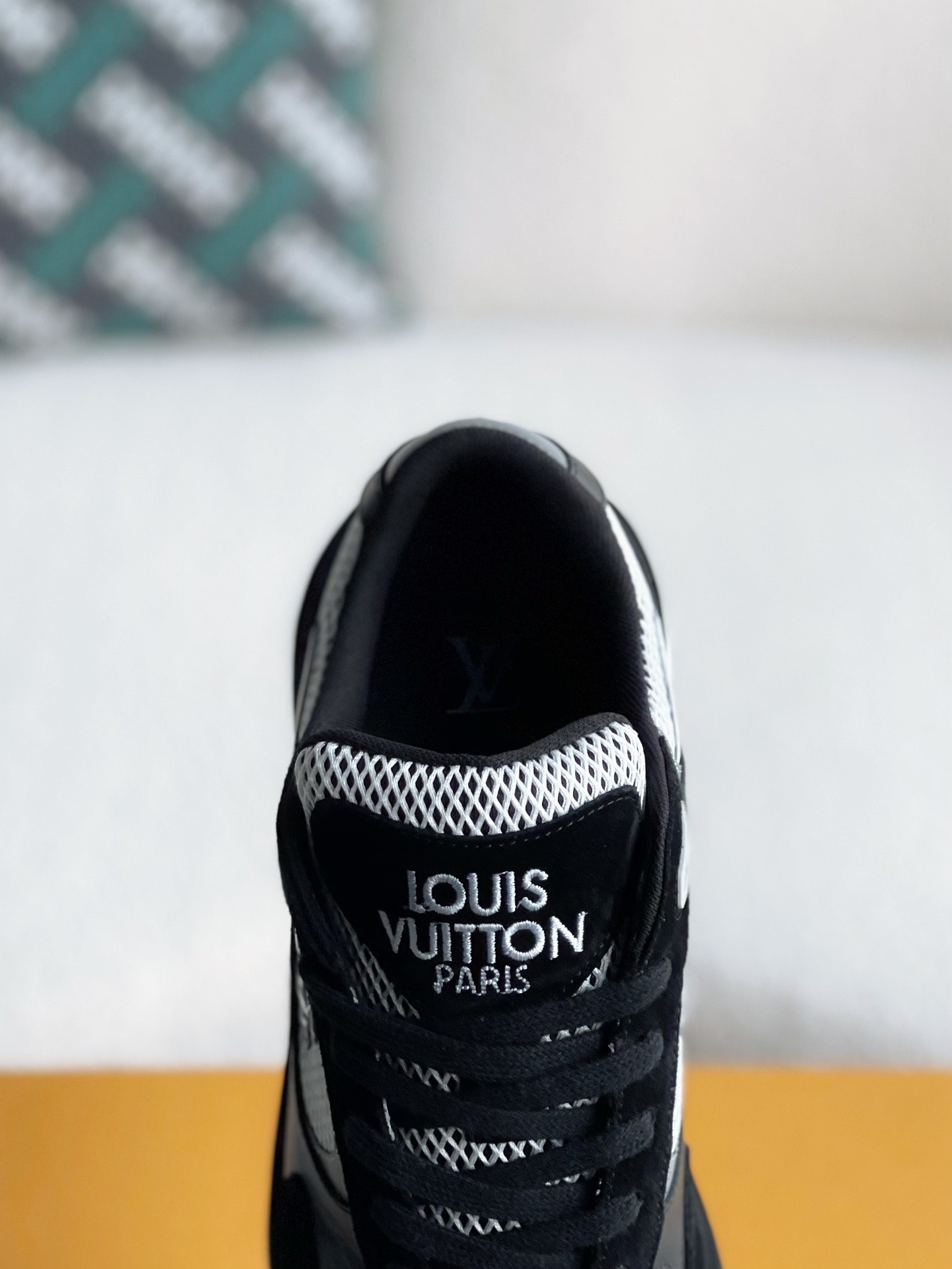 LOUIS VUITTON SNEAKERS