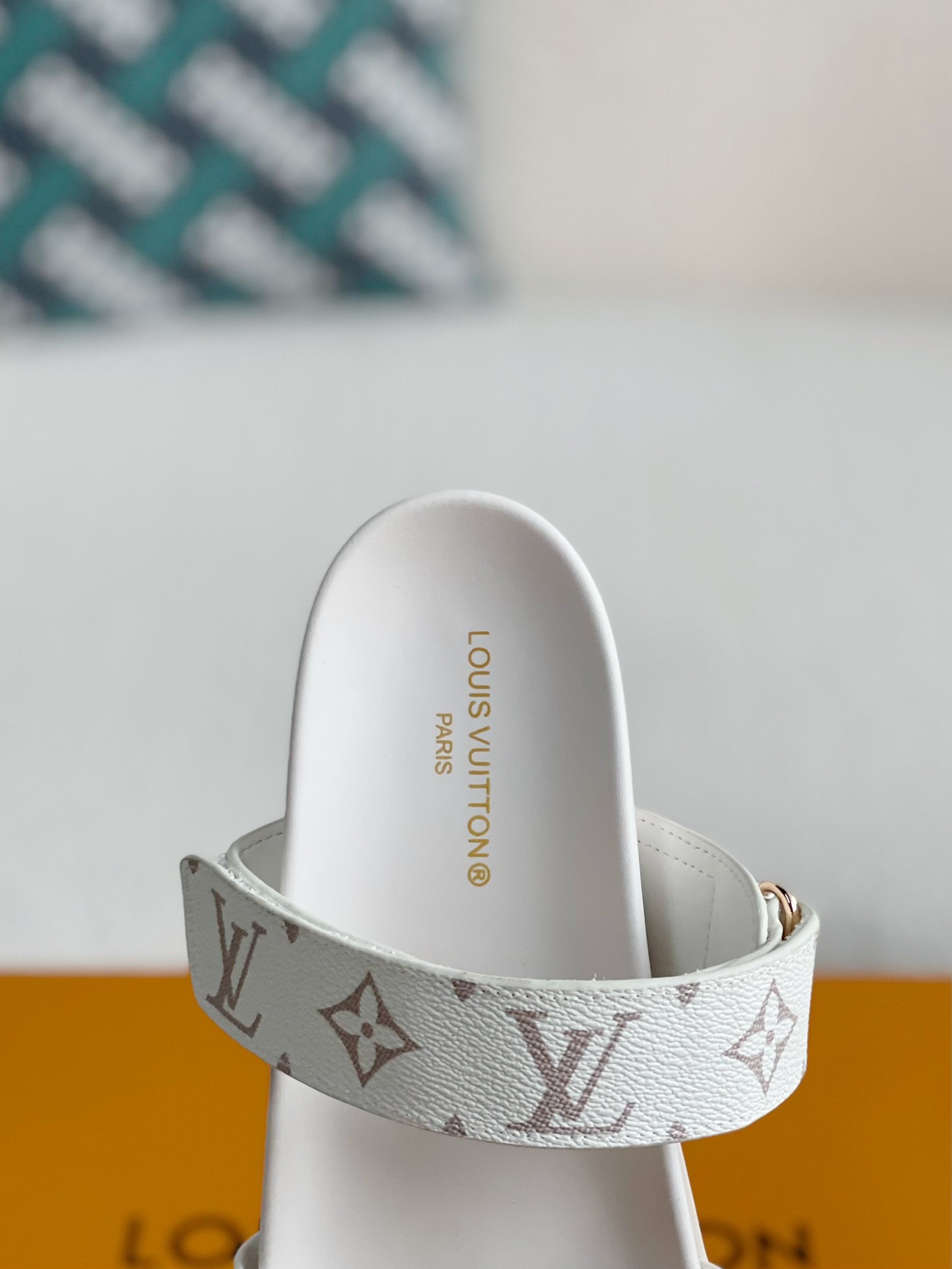 LOUIS VUITTON SNEAKERS