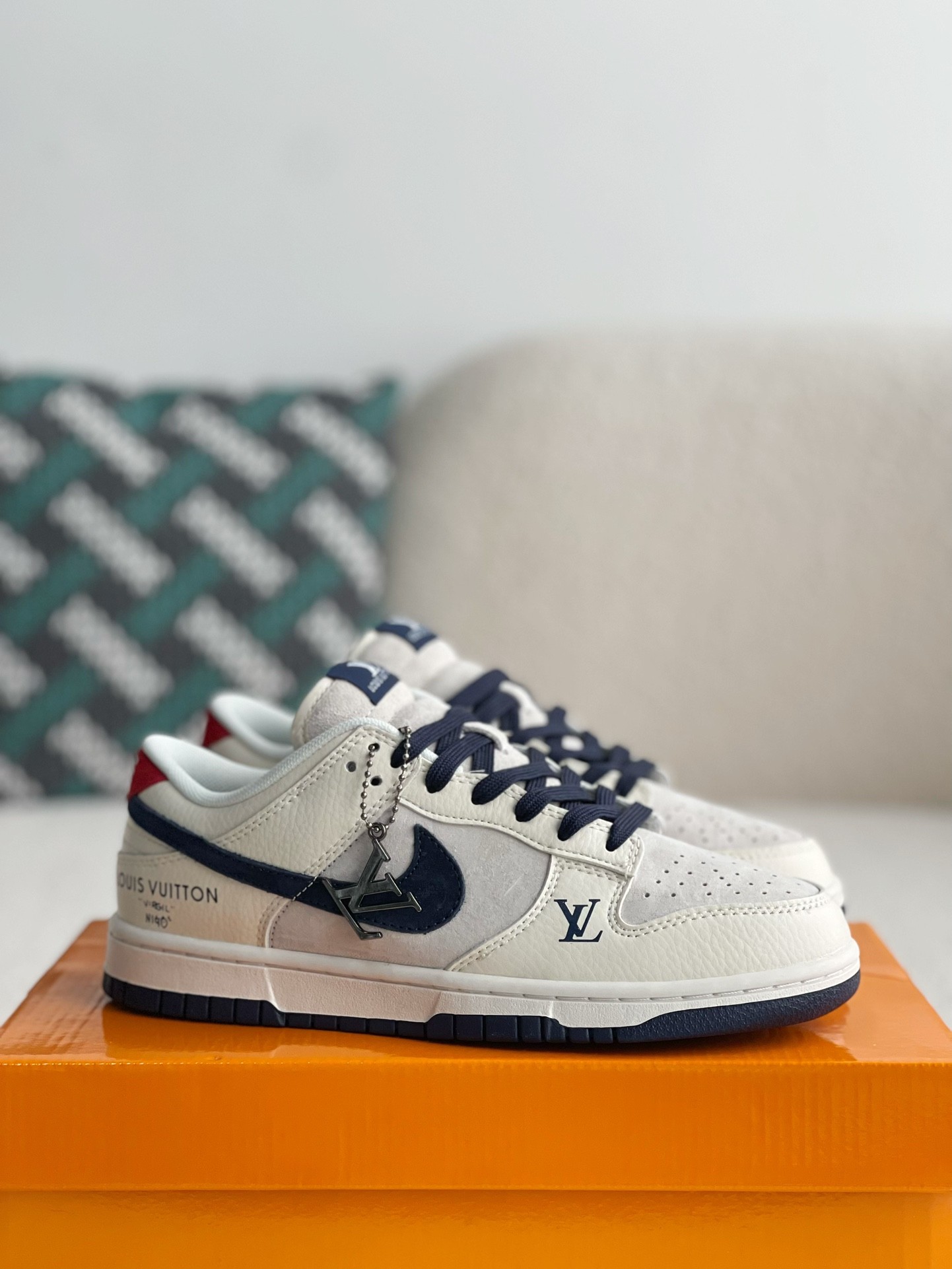 LOUIS VUITTON x Nike Dunk Low-top b oard shoes