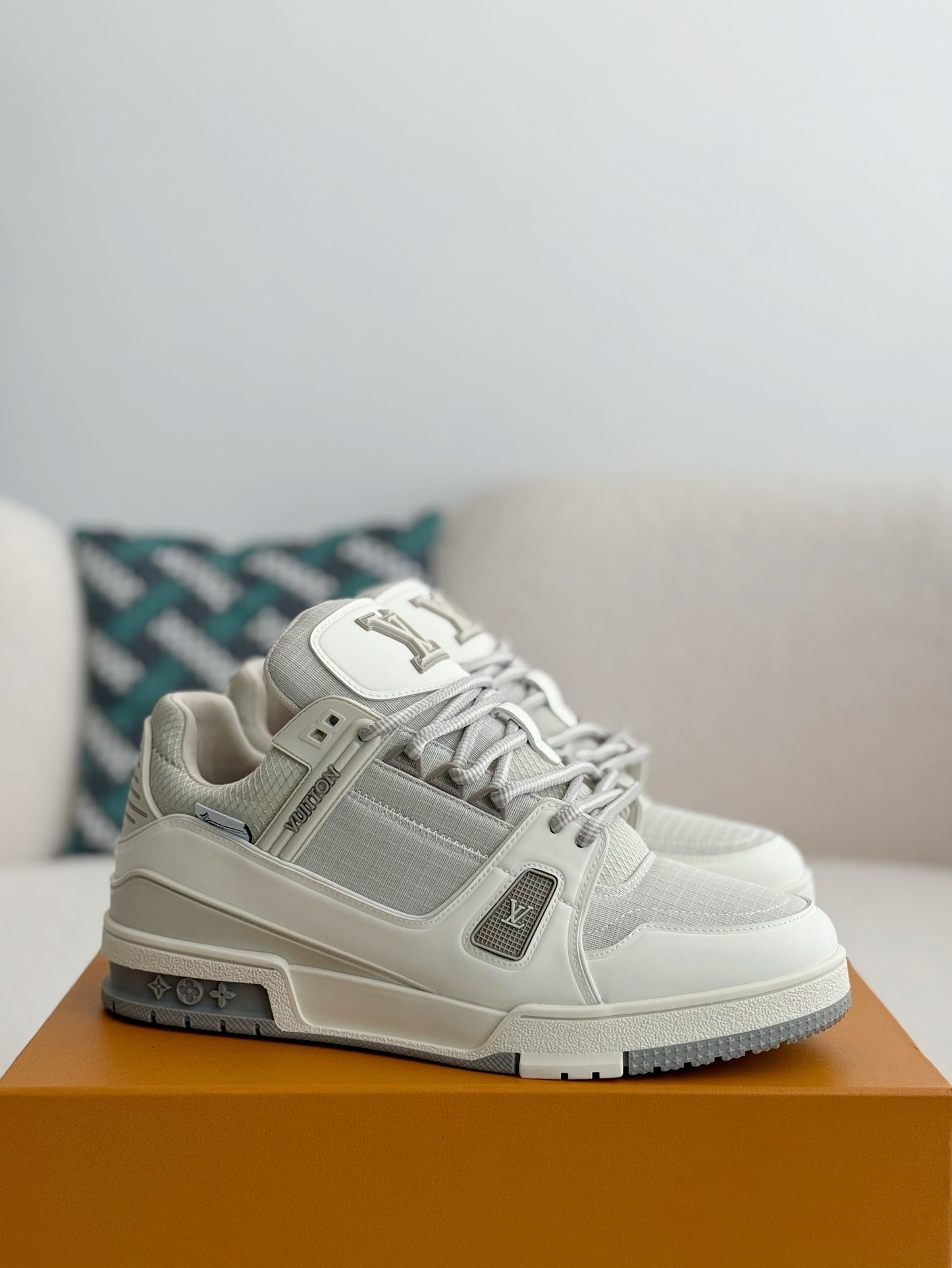  Louis Vuitton LV Trainer 1ADEWS LV Trainer Sneaker