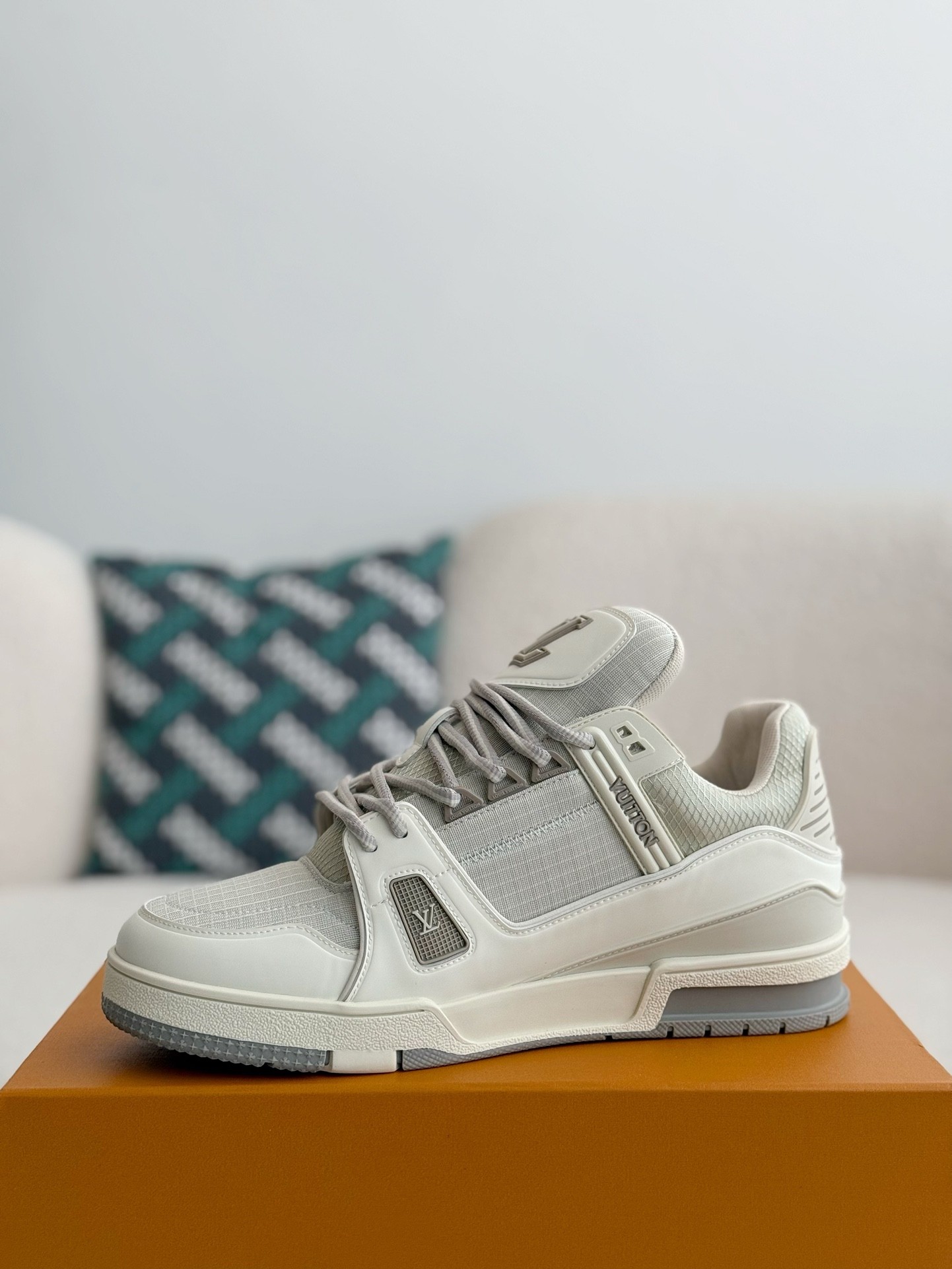  Louis Vuitton LV Trainer 1ADEWS LV Trainer Sneaker