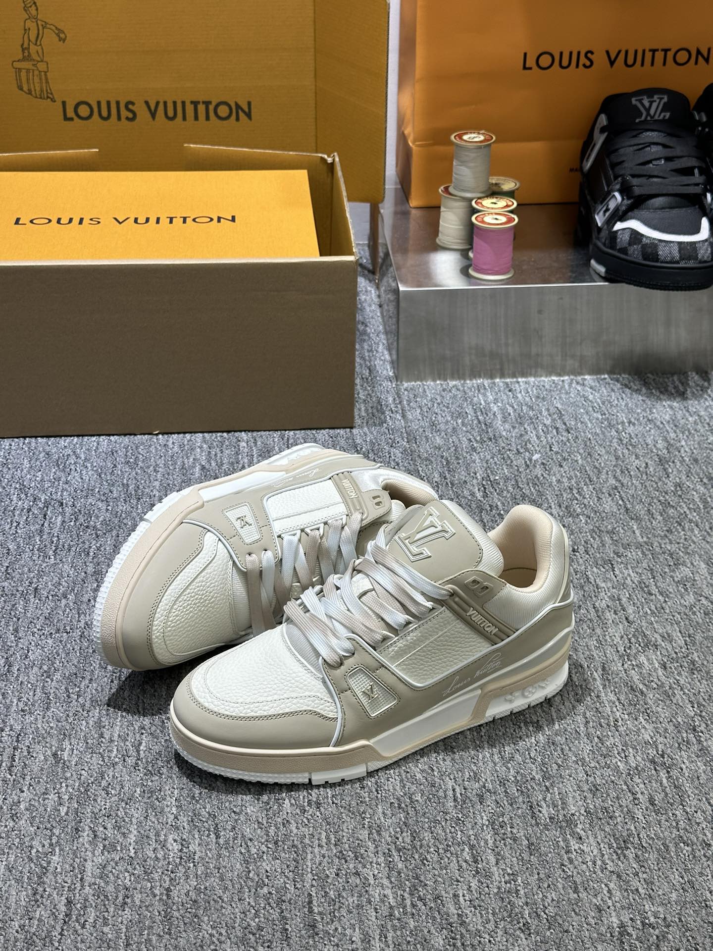  Louis Vuitton LV Trainer  1ADHDF LV Trainer Sneaker