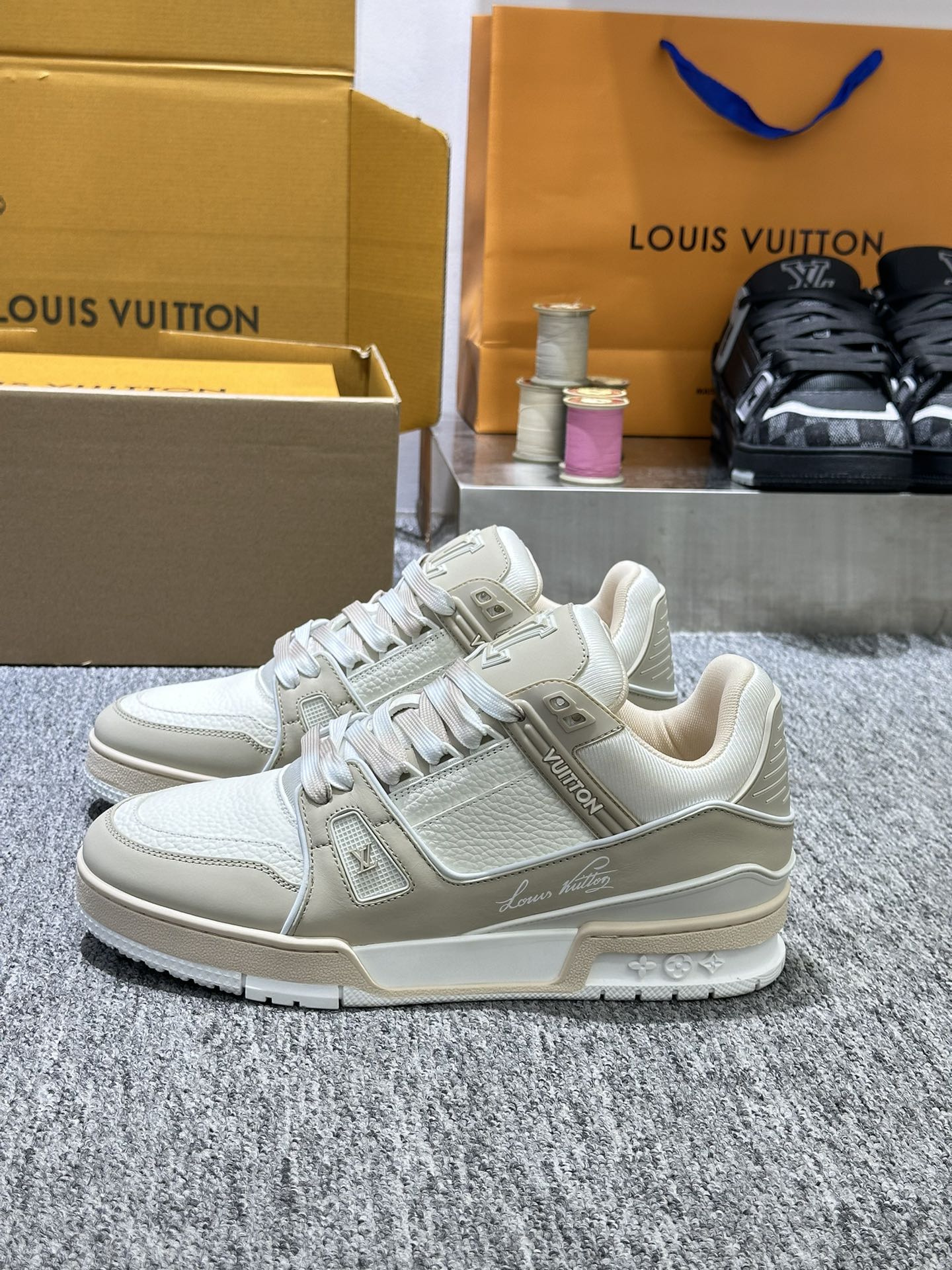  Louis Vuitton LV Trainer  1ADHDF LV Trainer Sneaker