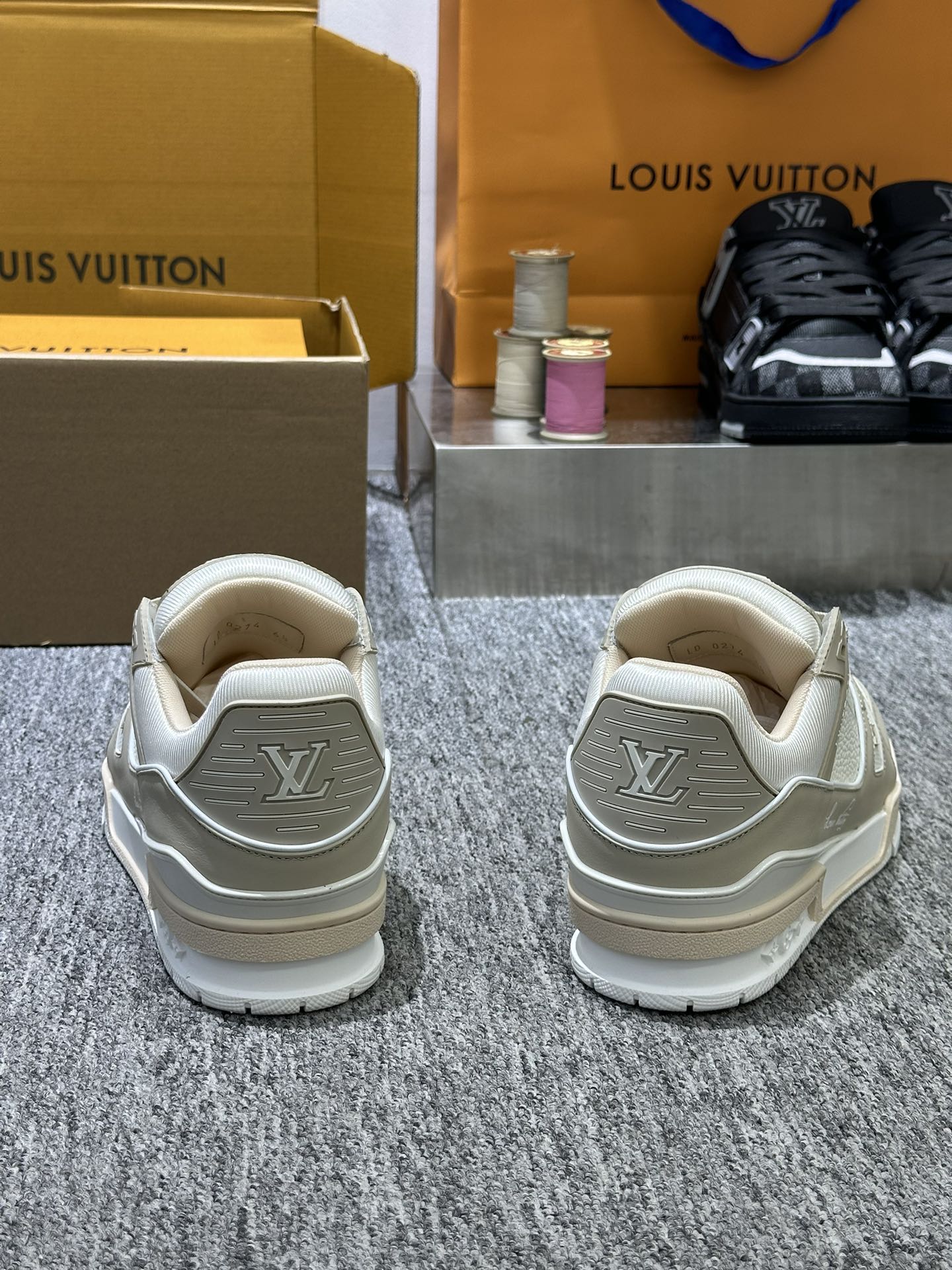  Louis Vuitton LV Trainer  1ADHDF LV Trainer Sneaker