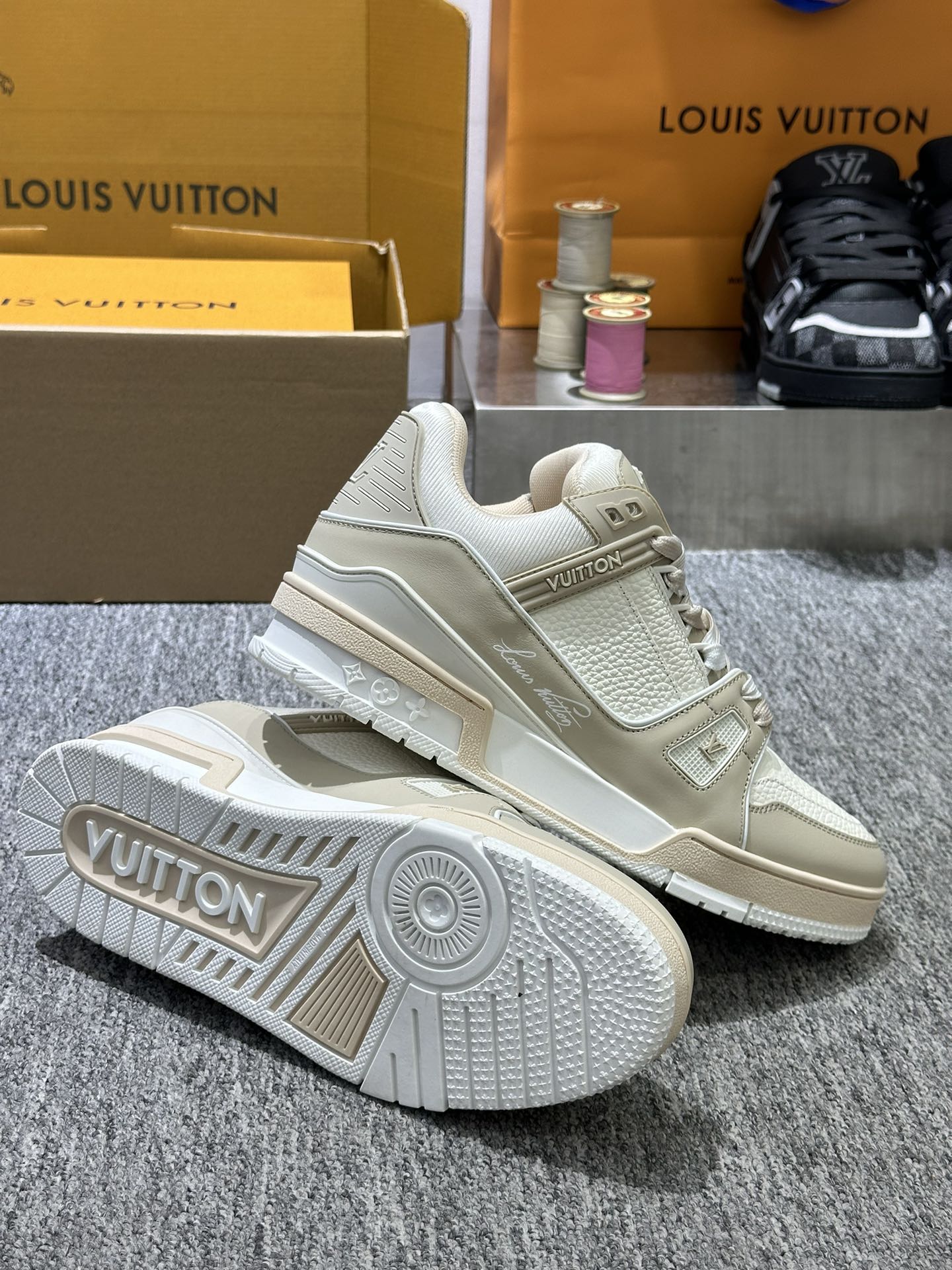  Louis Vuitton LV Trainer  1ADHDF LV Trainer Sneaker