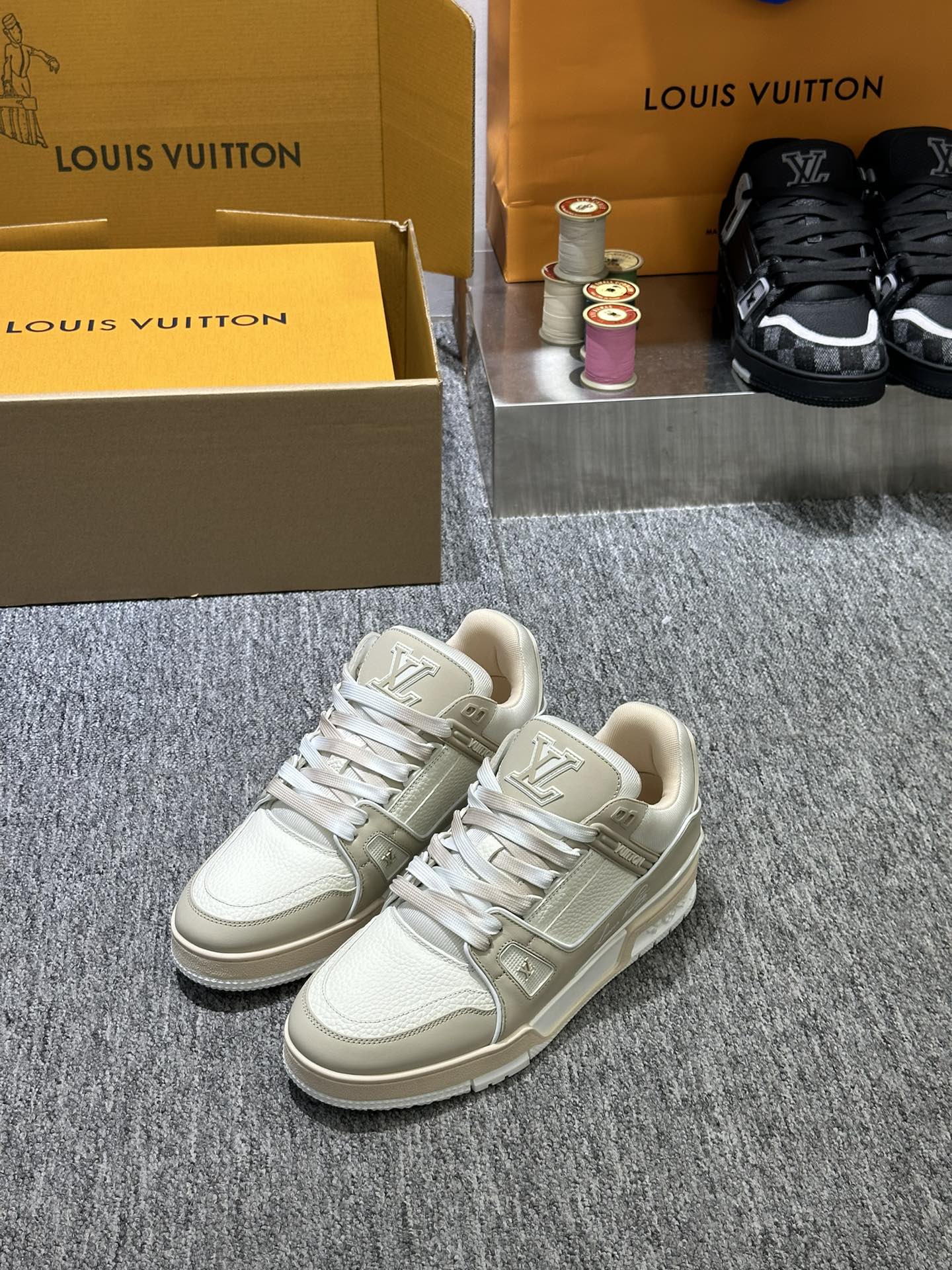  Louis Vuitton LV Trainer  1ADHDF LV Trainer Sneaker