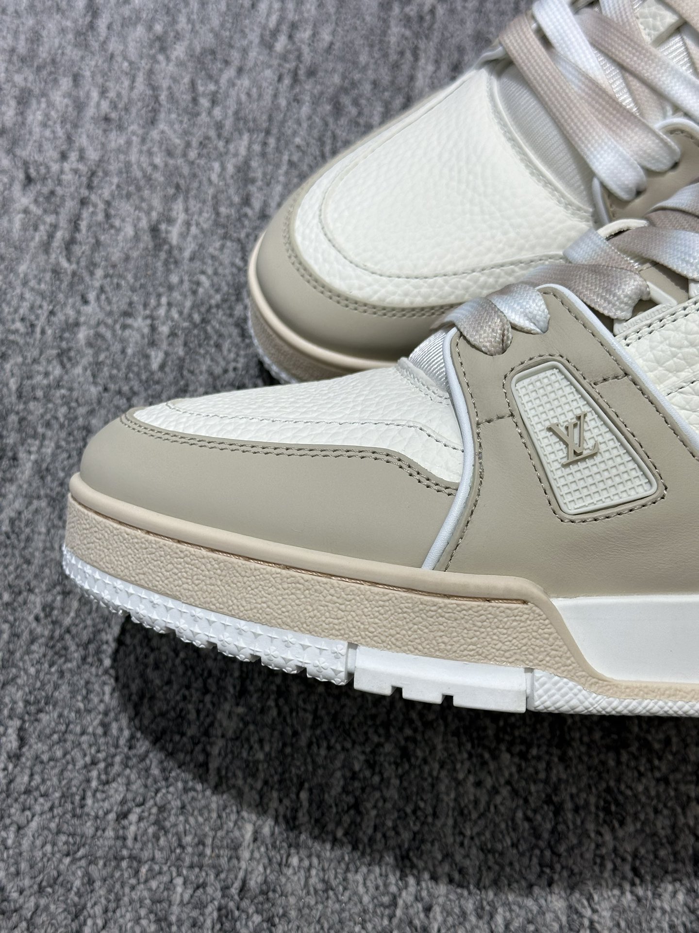  Louis Vuitton LV Trainer  1ADHDF LV Trainer Sneaker