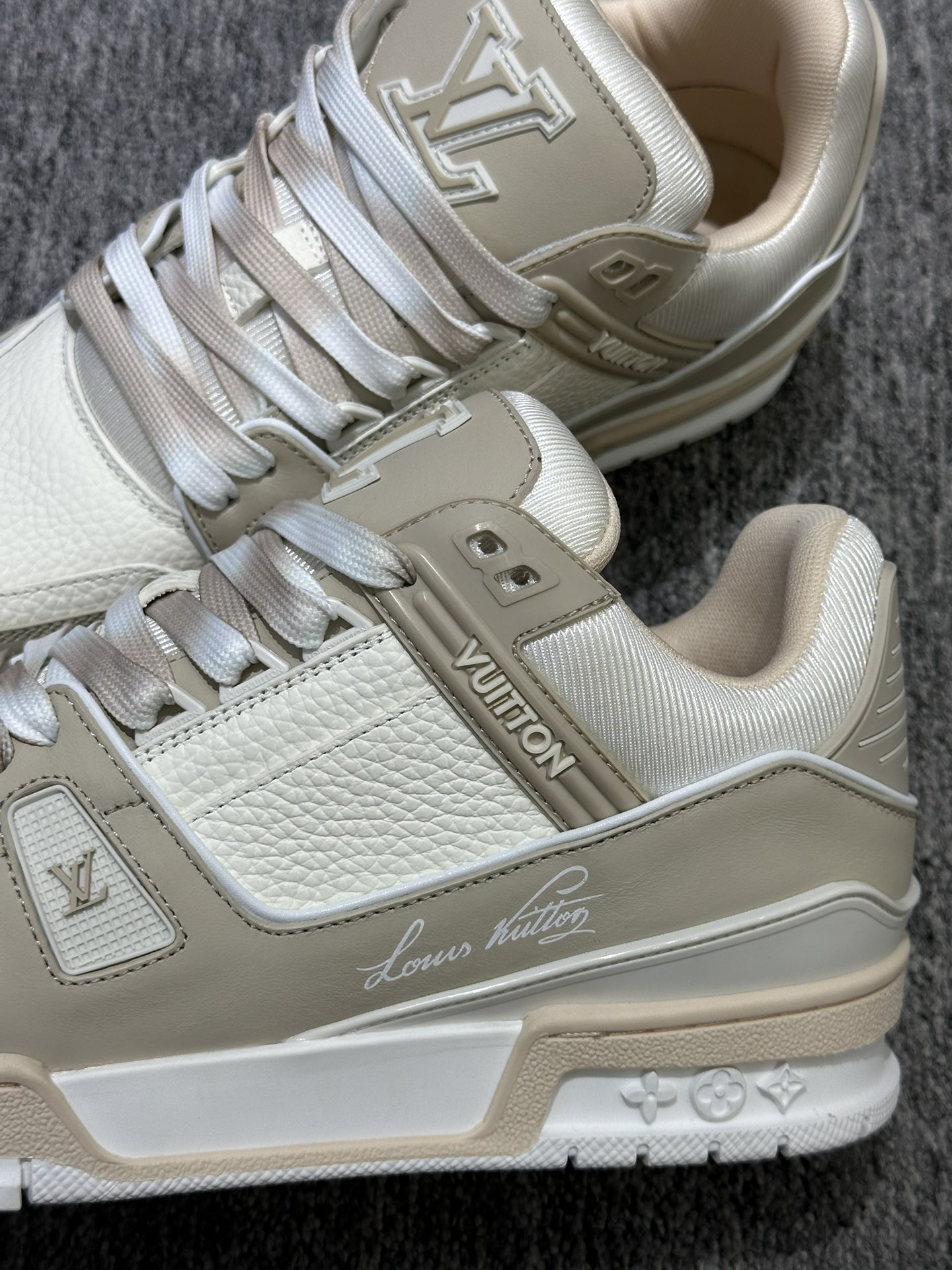  Louis Vuitton LV Trainer  1ADHDF LV Trainer Sneaker