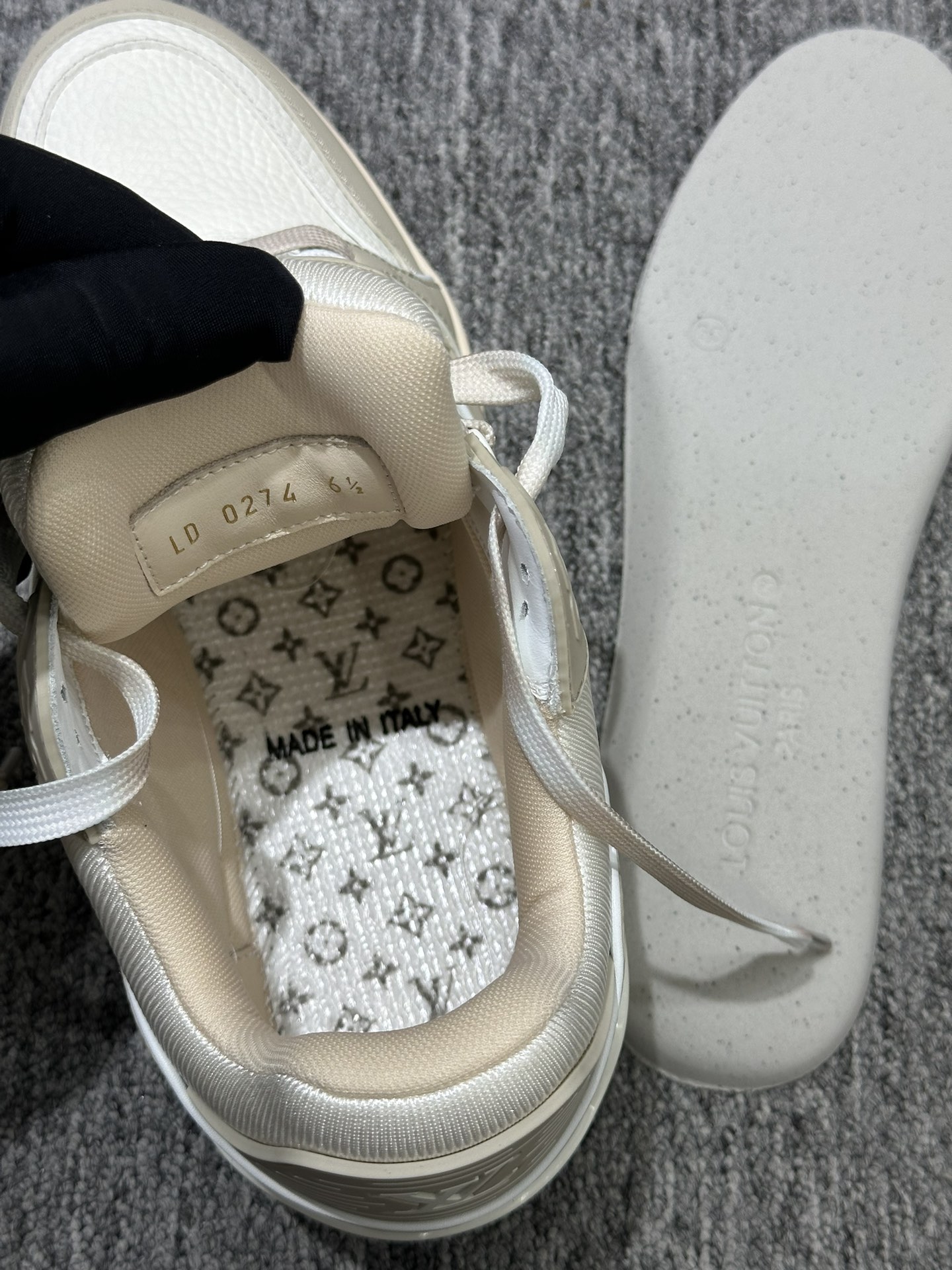  Louis Vuitton LV Trainer  1ADHDF LV Trainer Sneaker