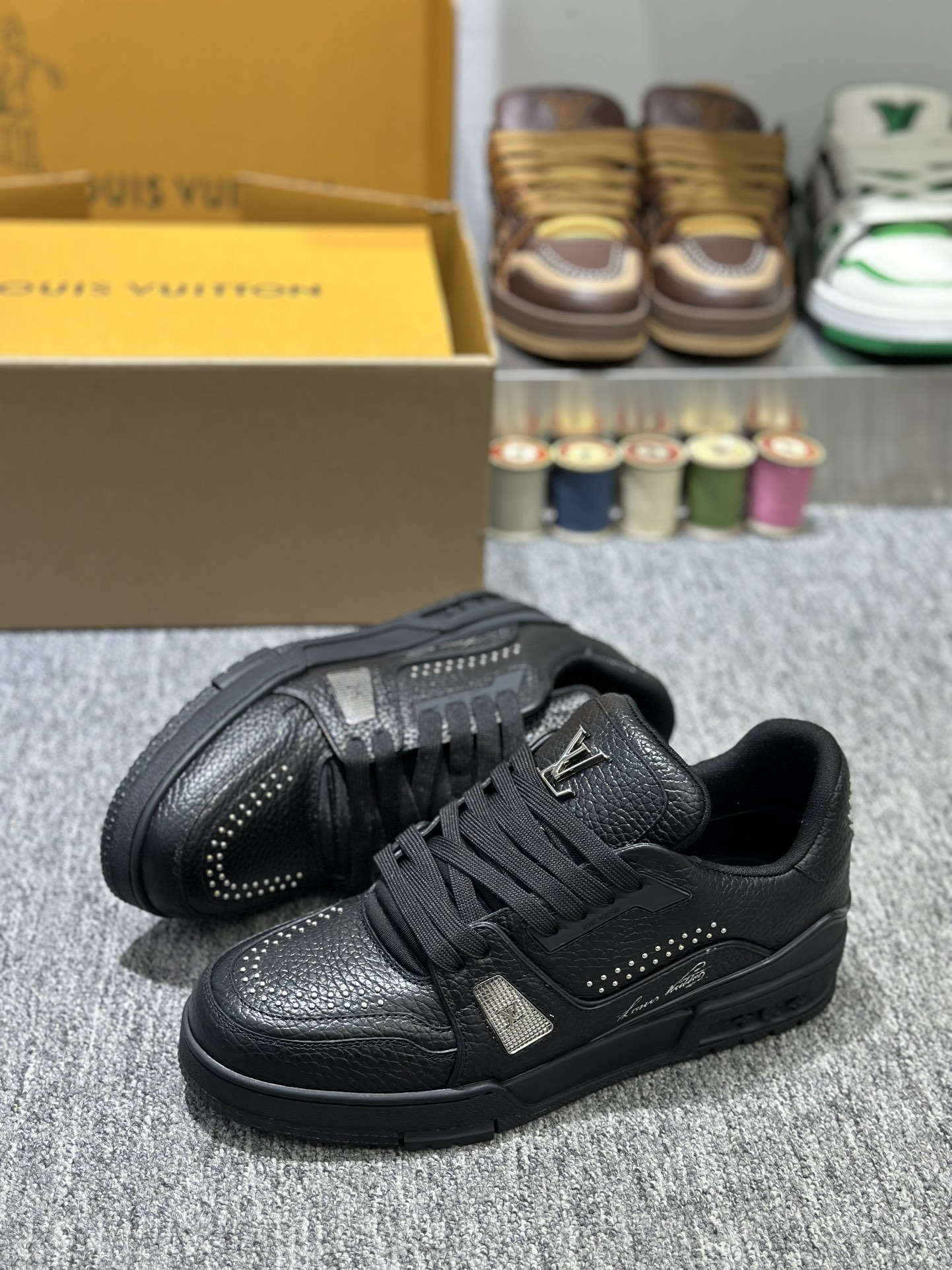  Louis Vuitton LV Trainer  1ADDCN LV Trainer Sneaker