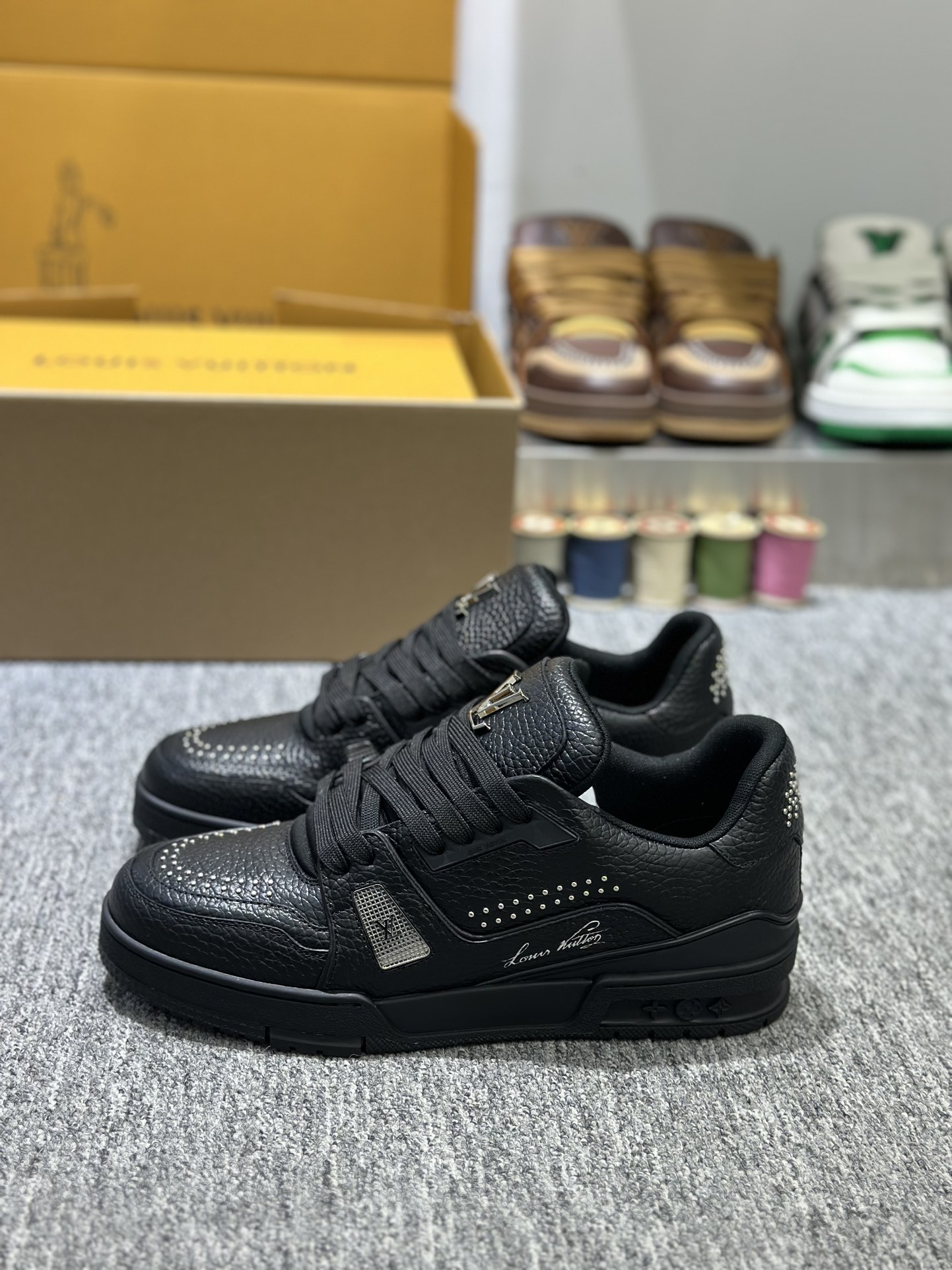  Louis Vuitton LV Trainer  1ADDCN LV Trainer Sneaker